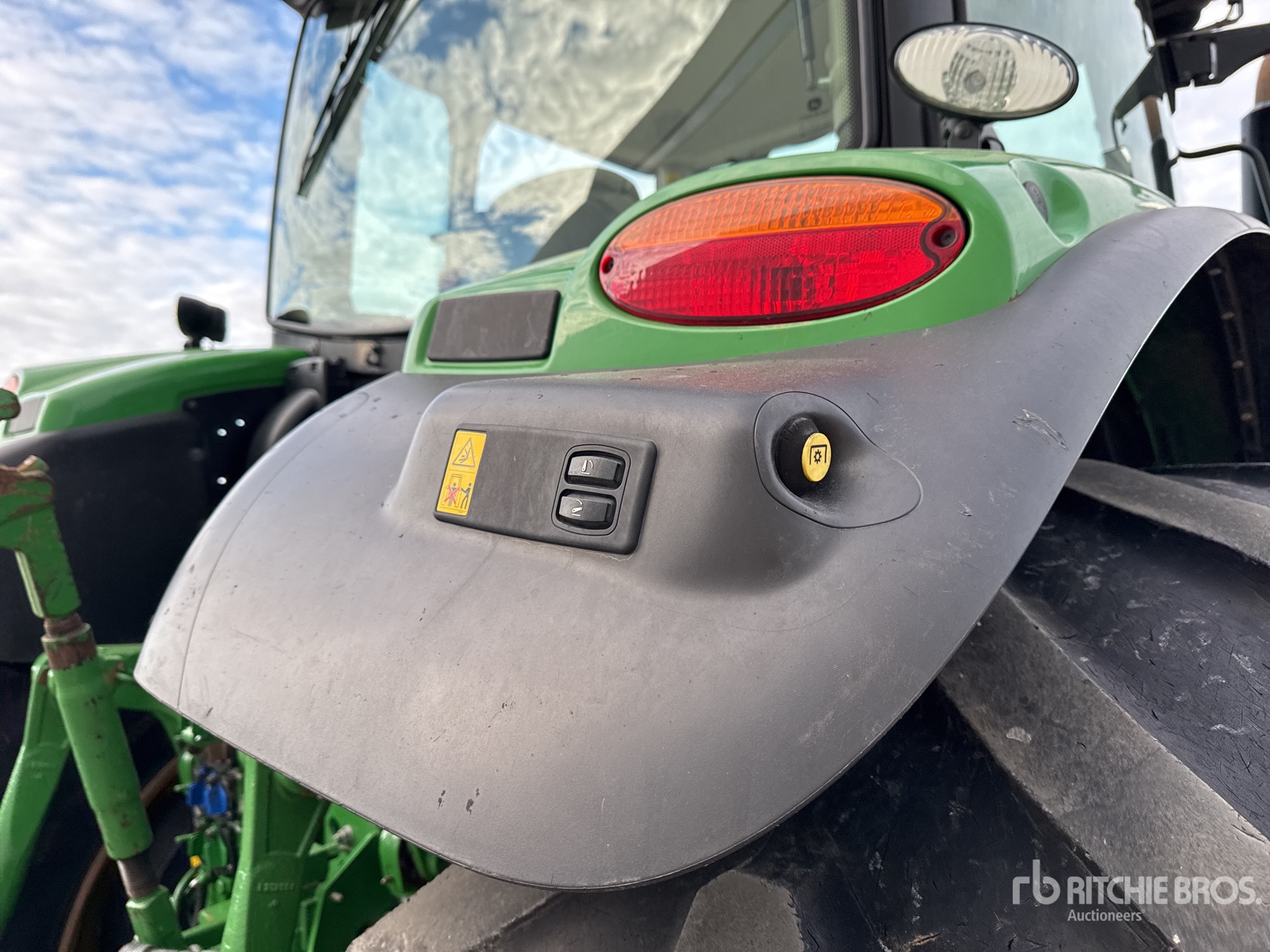 2017 John Deere 6175R