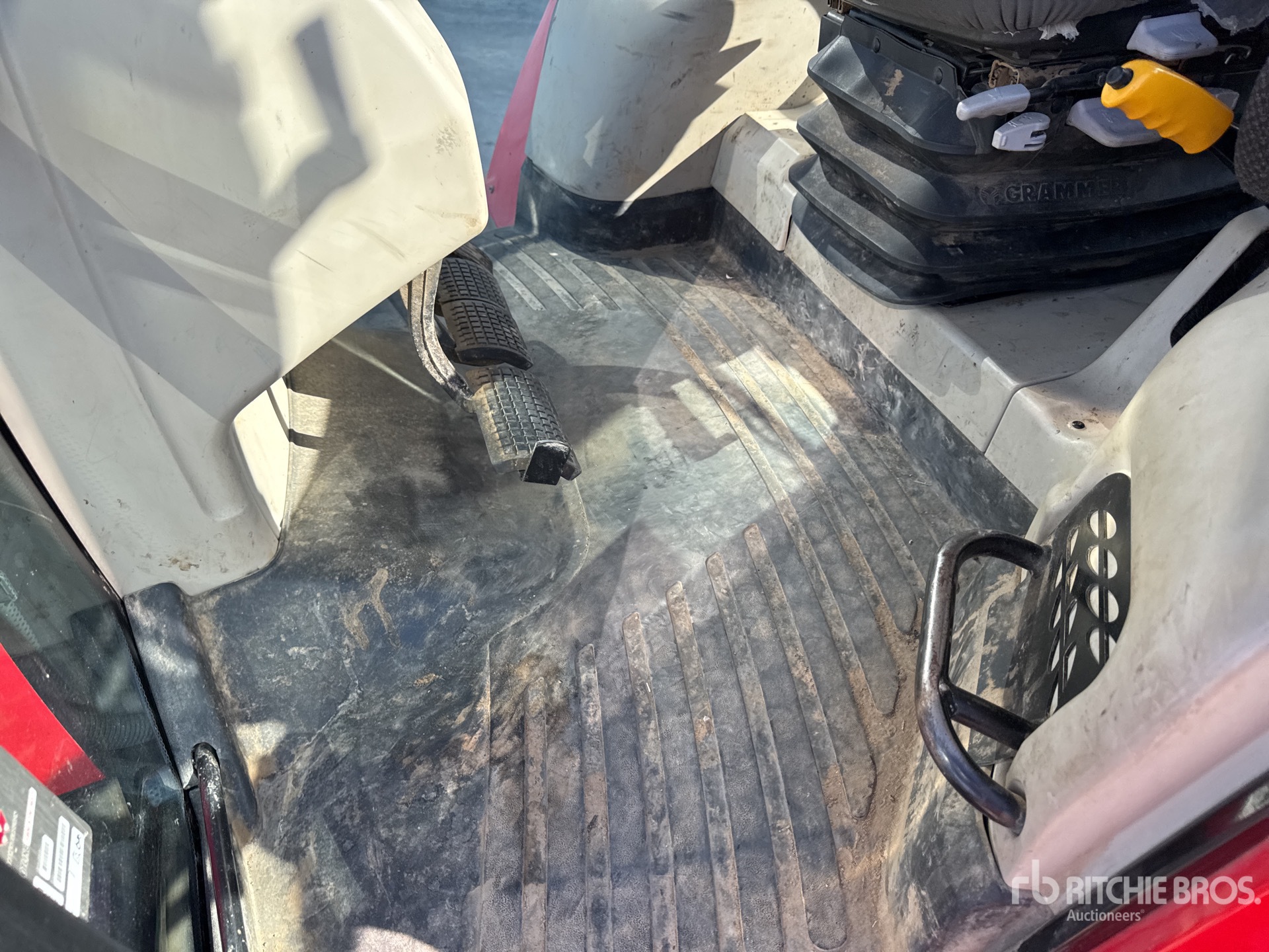 2021 Massey Ferguson 7716S