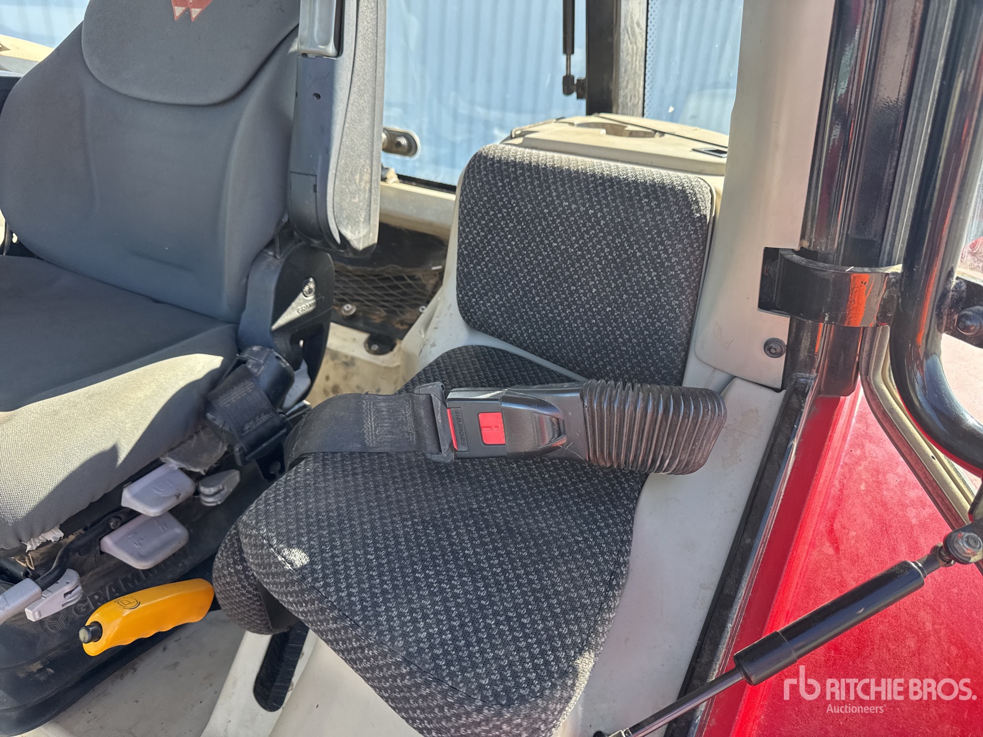 2021 Massey Ferguson 7716S