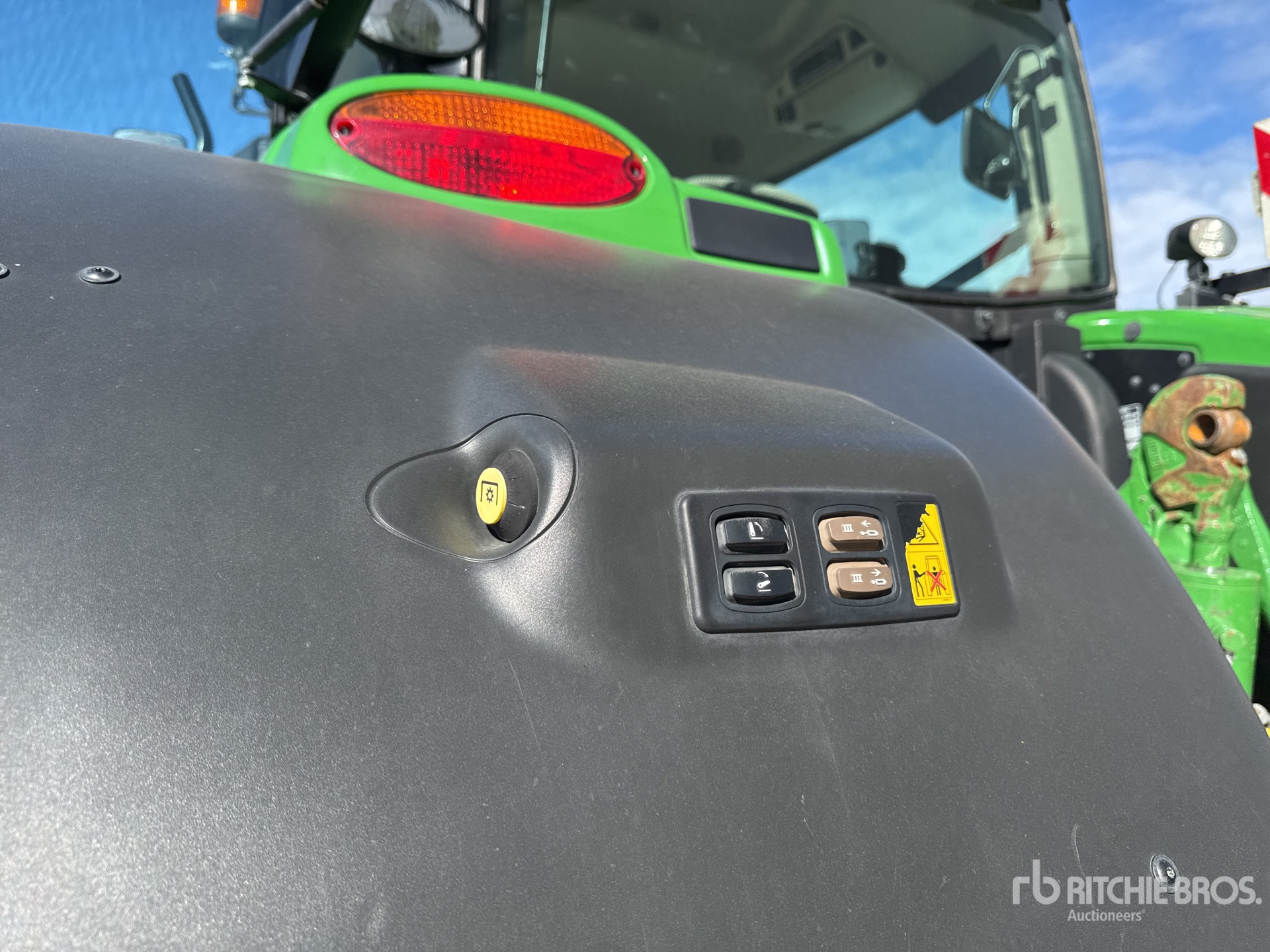 2022 John Deere 6195R