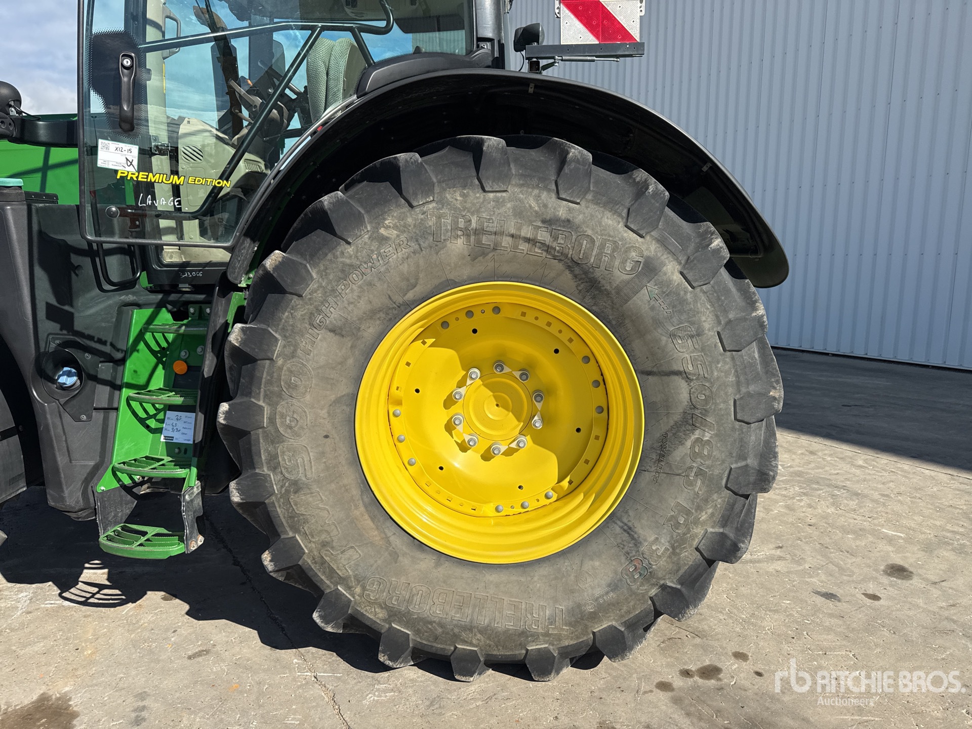 2022 John Deere 6195R