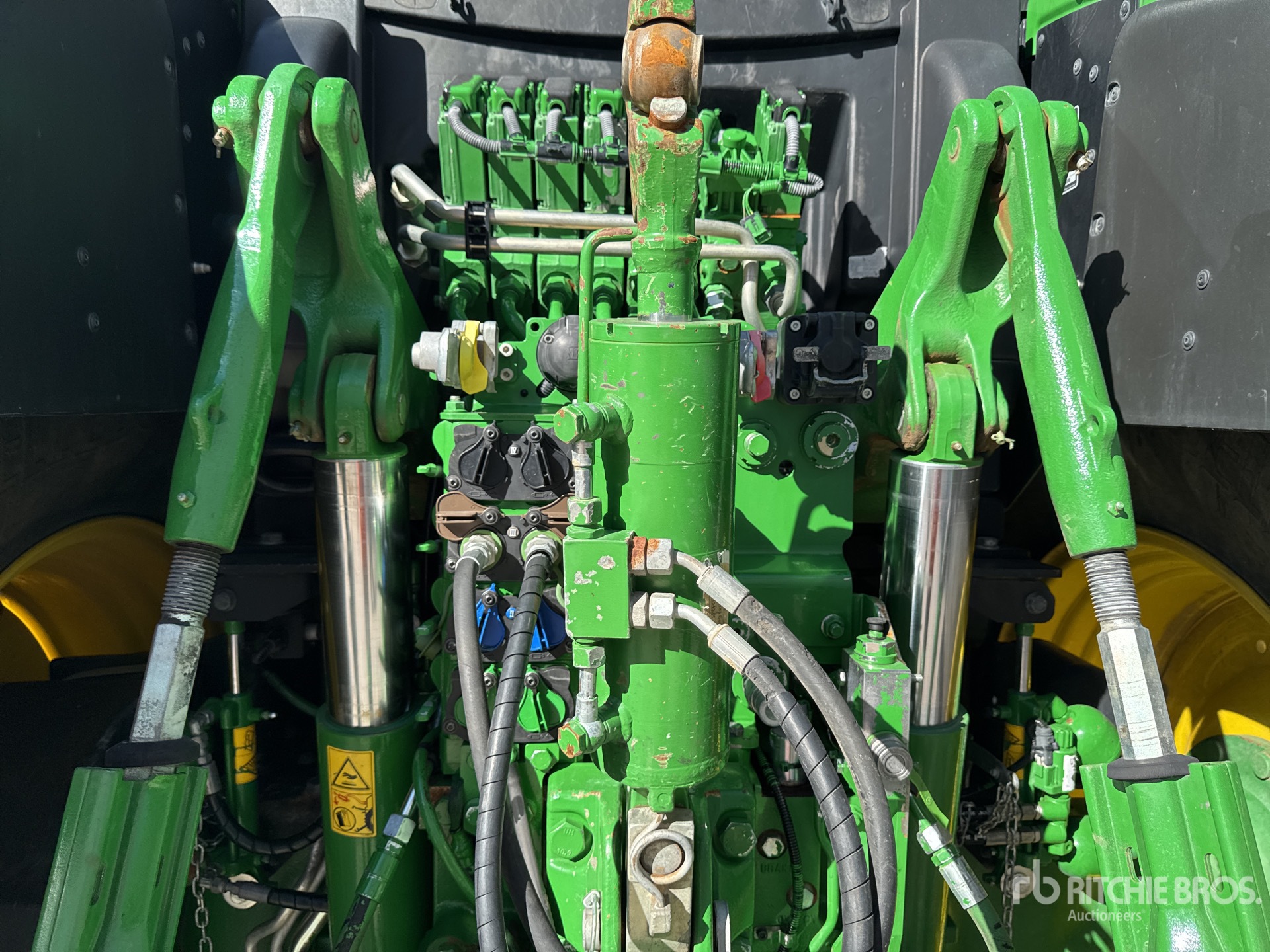 2022 John Deere 6195R
