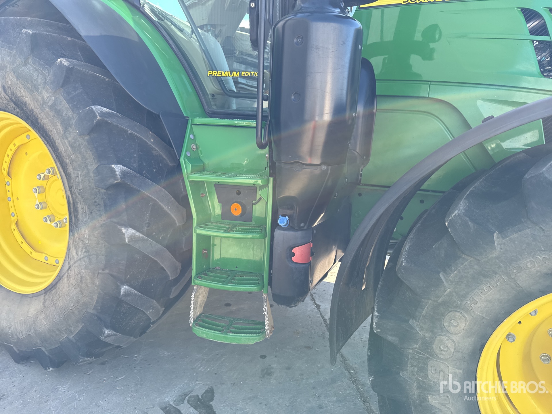 2022 John Deere 6195R