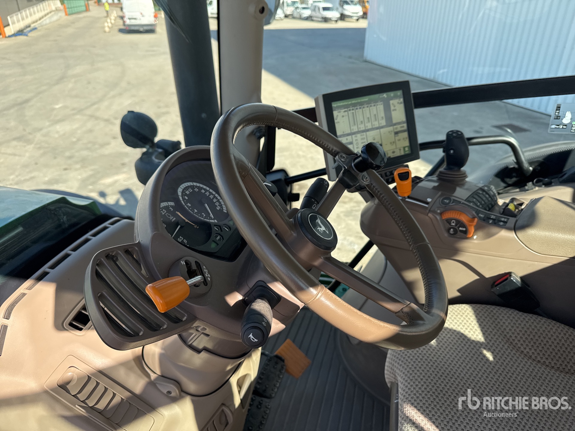 2022 John Deere 6195R