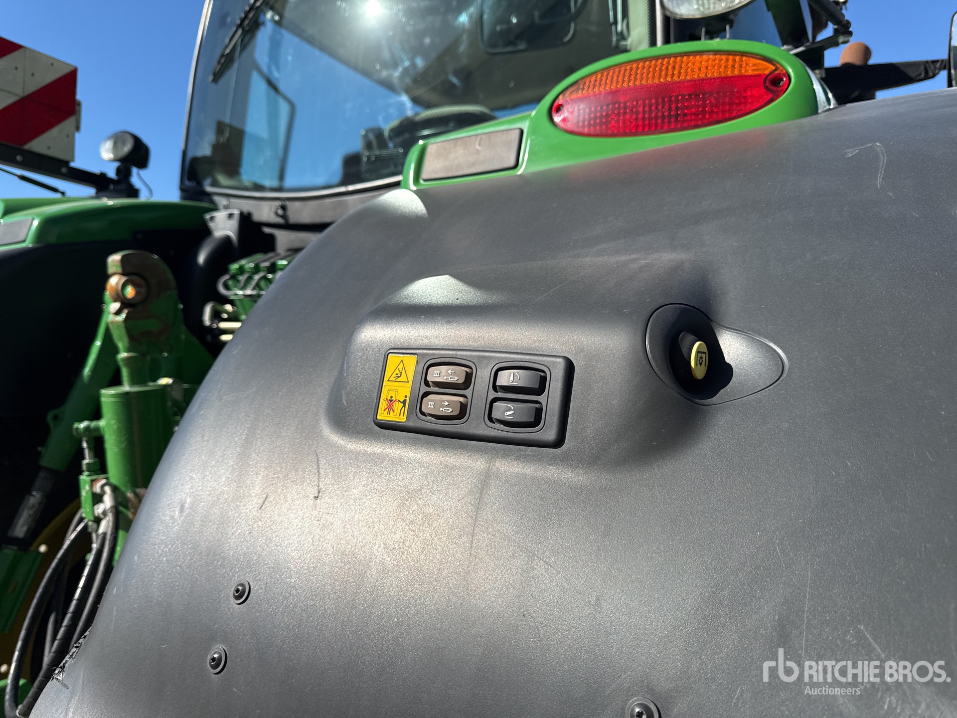 2022 John Deere 6195R