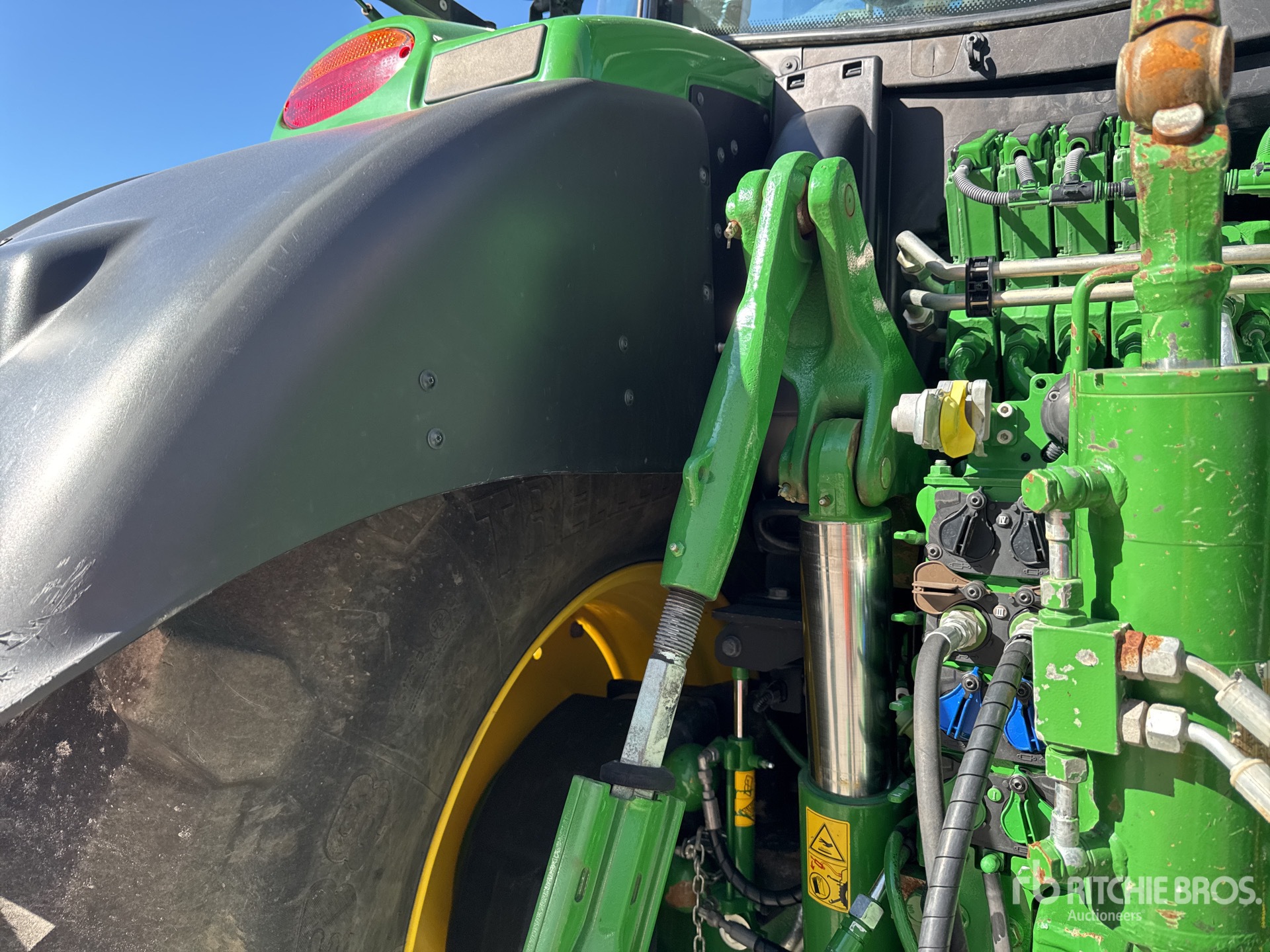 2022 John Deere 6195R