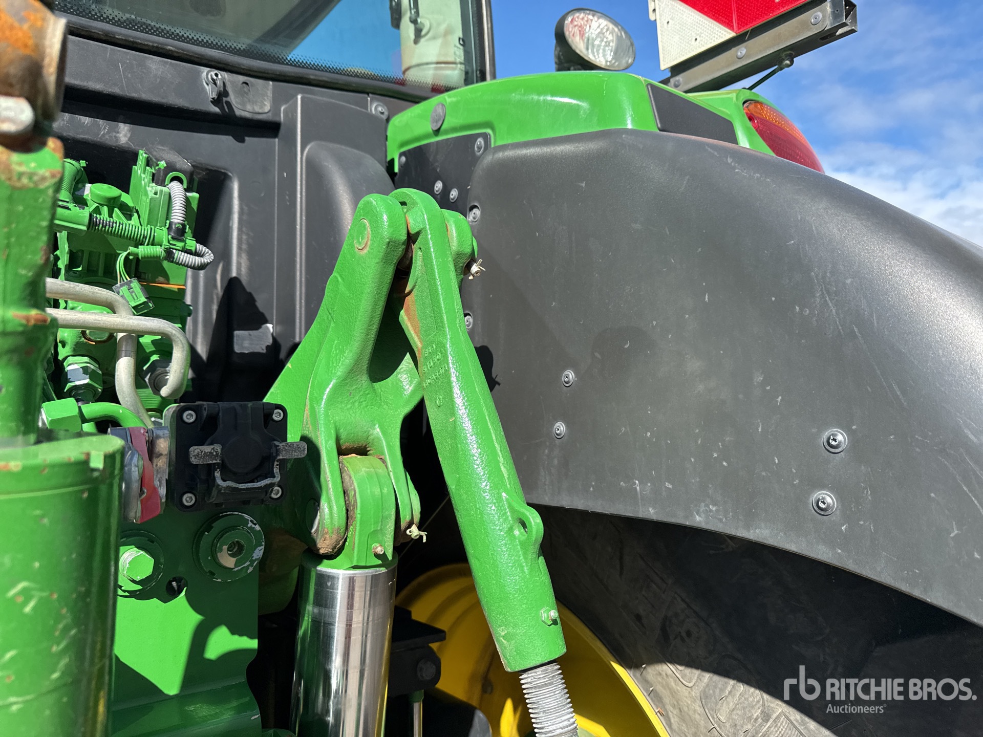 2022 John Deere 6195R