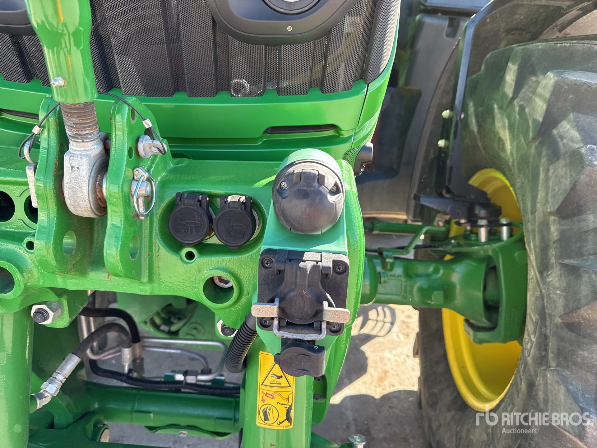 2022 John Deere 6195R