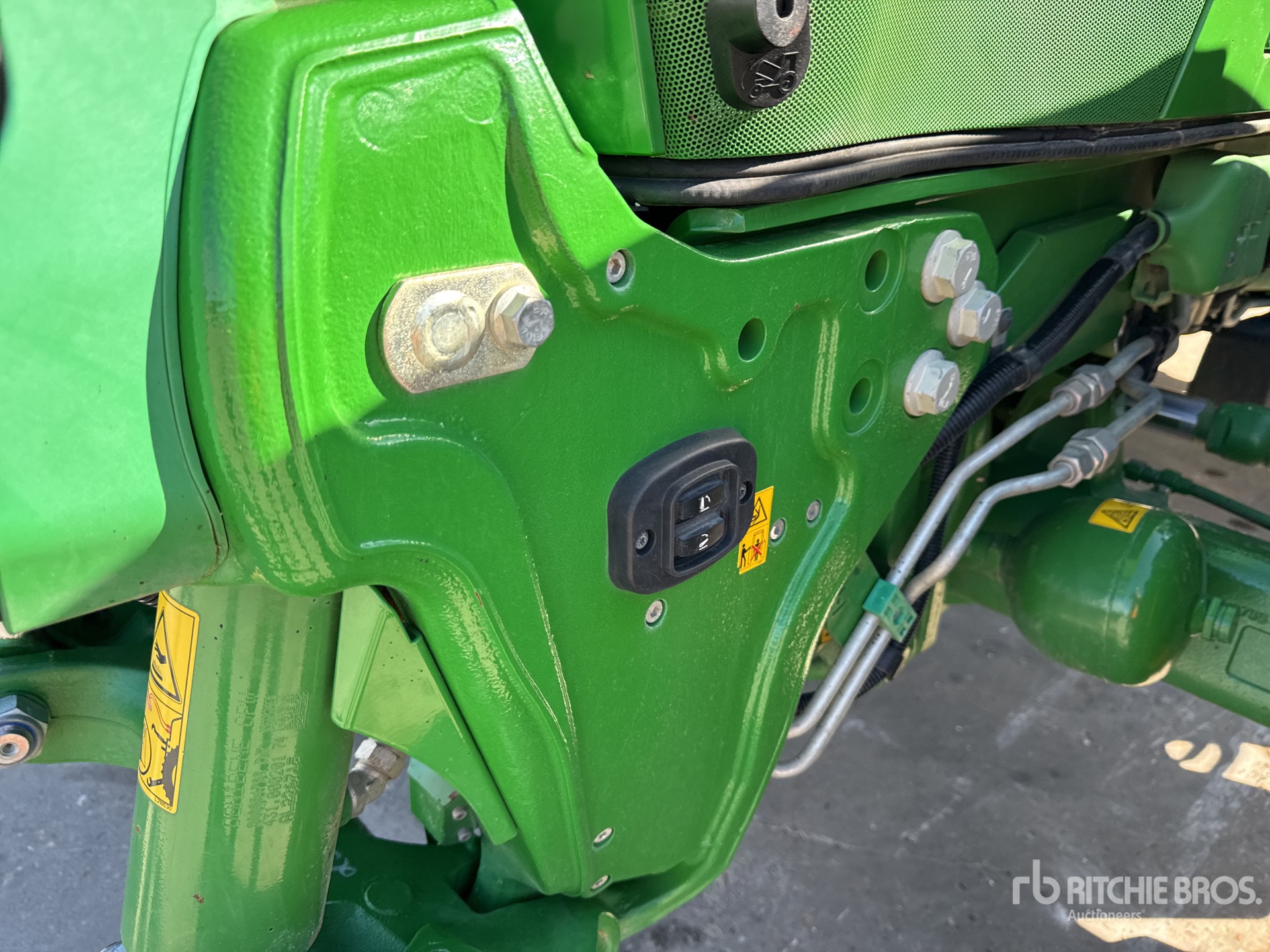 2022 John Deere 6195R