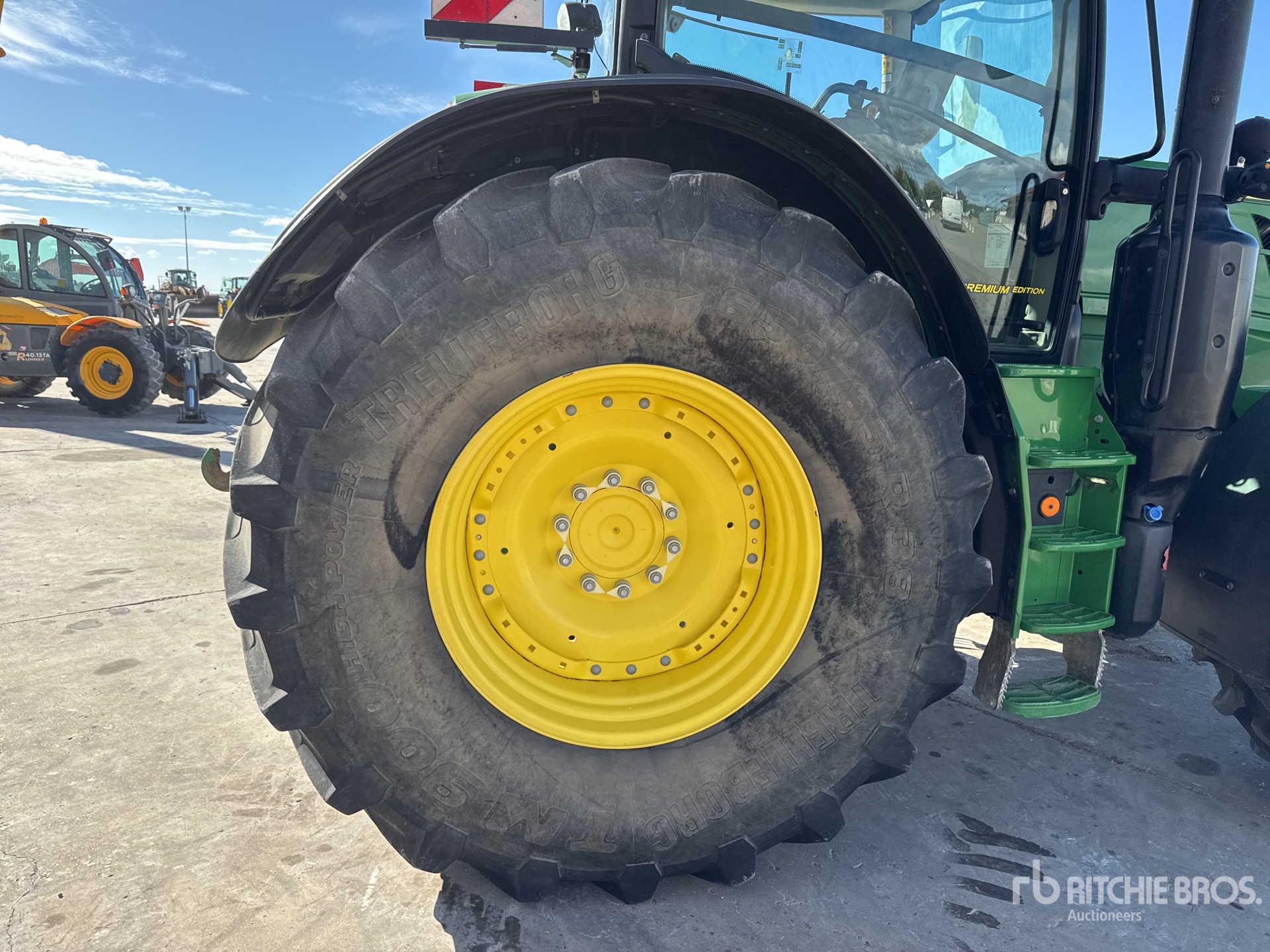 2022 John Deere 6195R