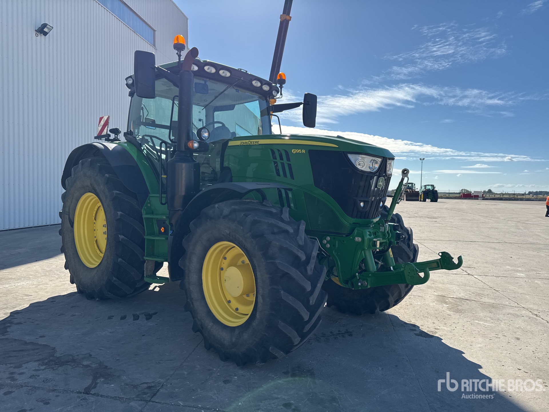 2022 John Deere 6195R