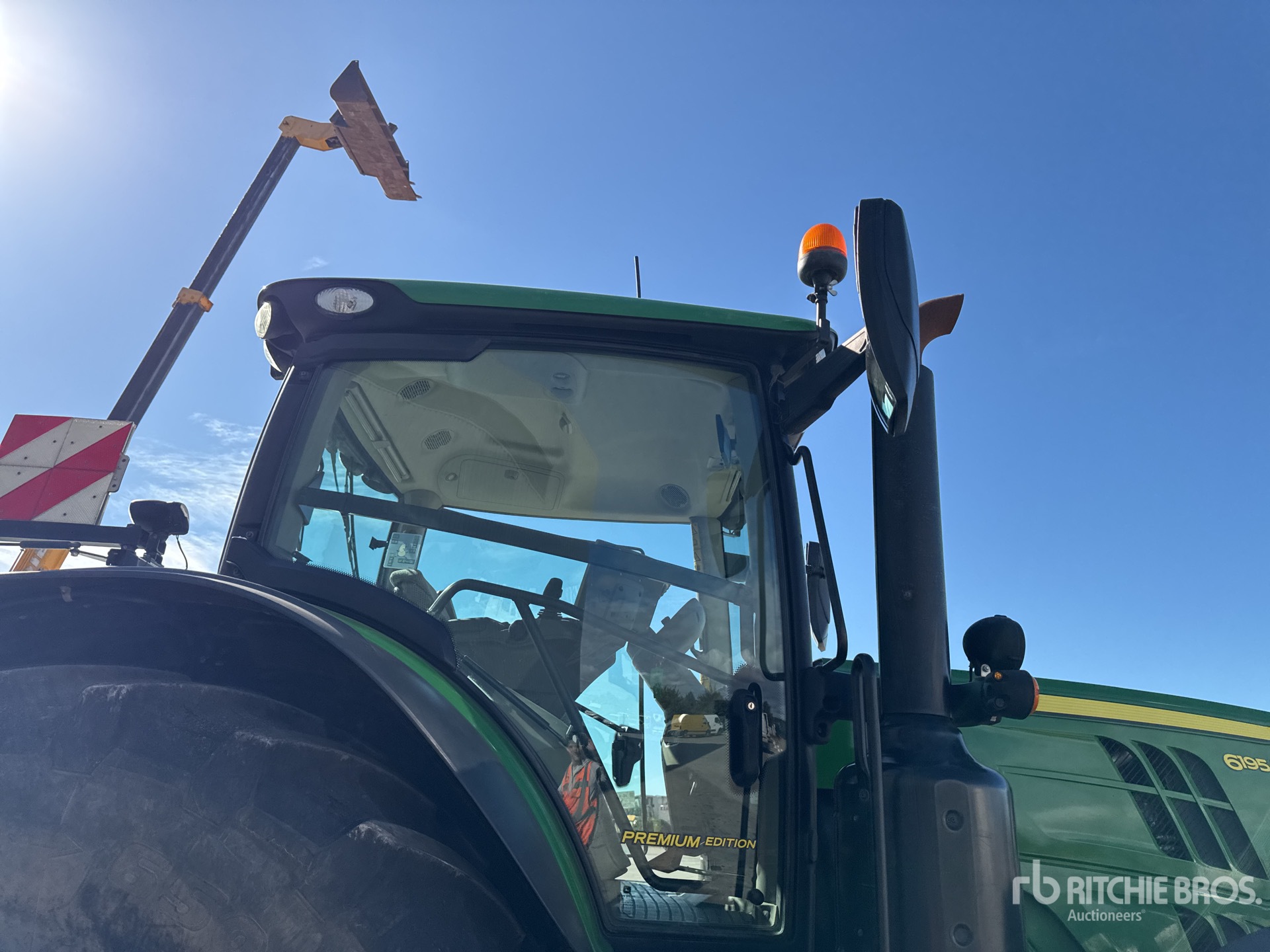 2022 John Deere 6195R