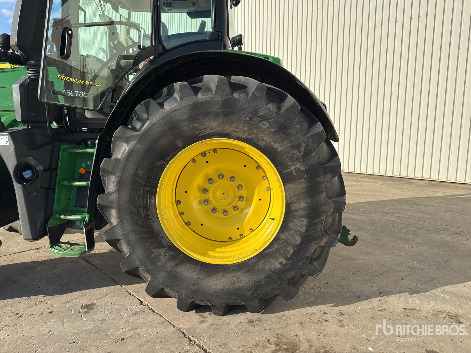 2020 John Deere 6250R