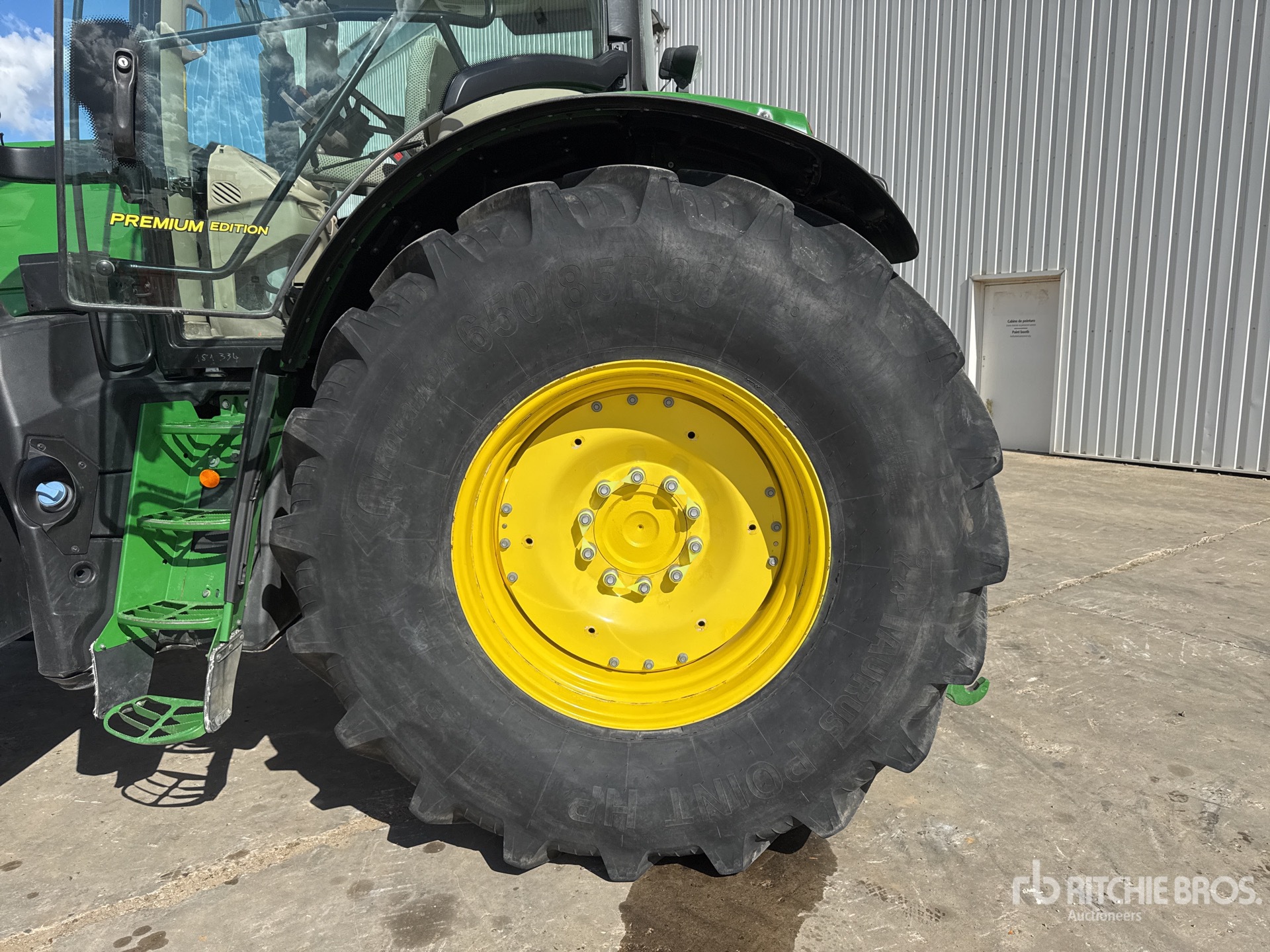 2019 John Deere 6195R