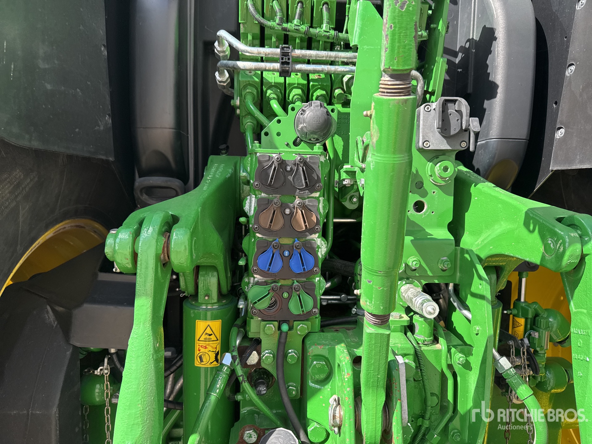 2019 John Deere 6195R