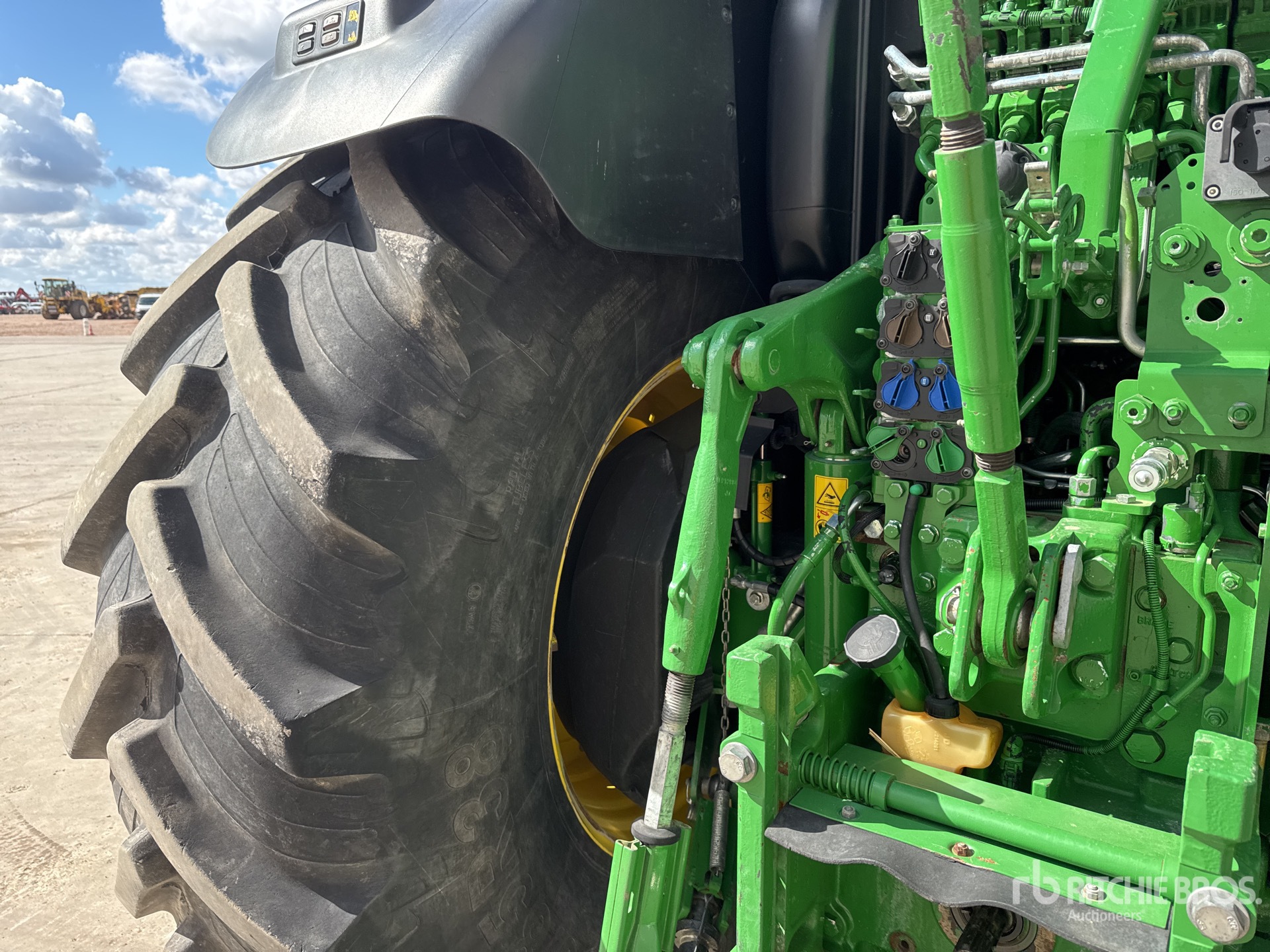 2019 John Deere 6195R