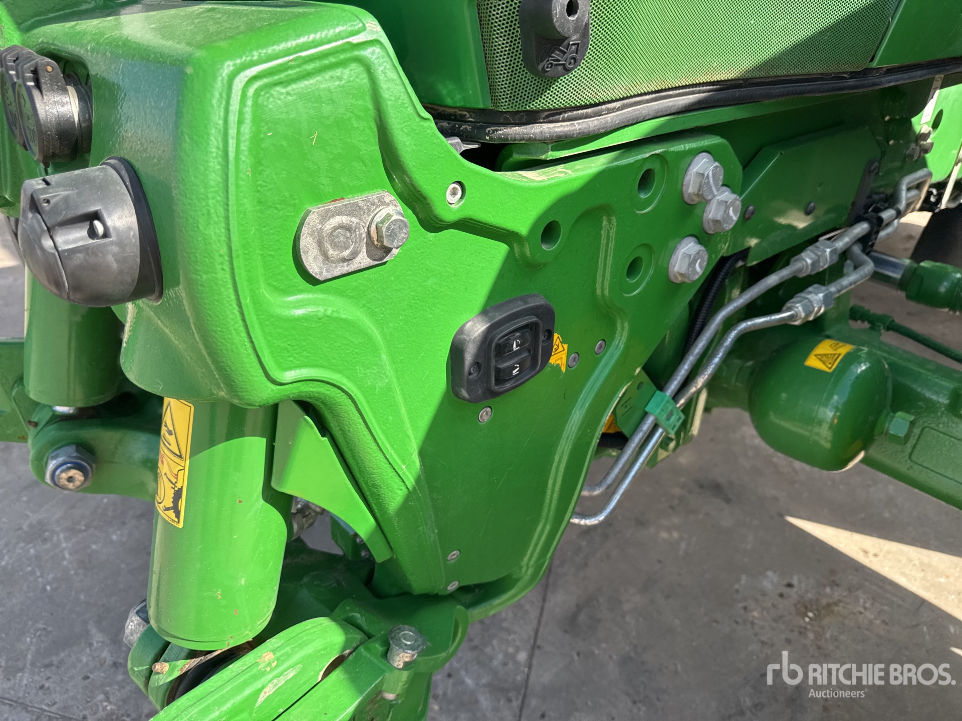 2019 John Deere 6195R