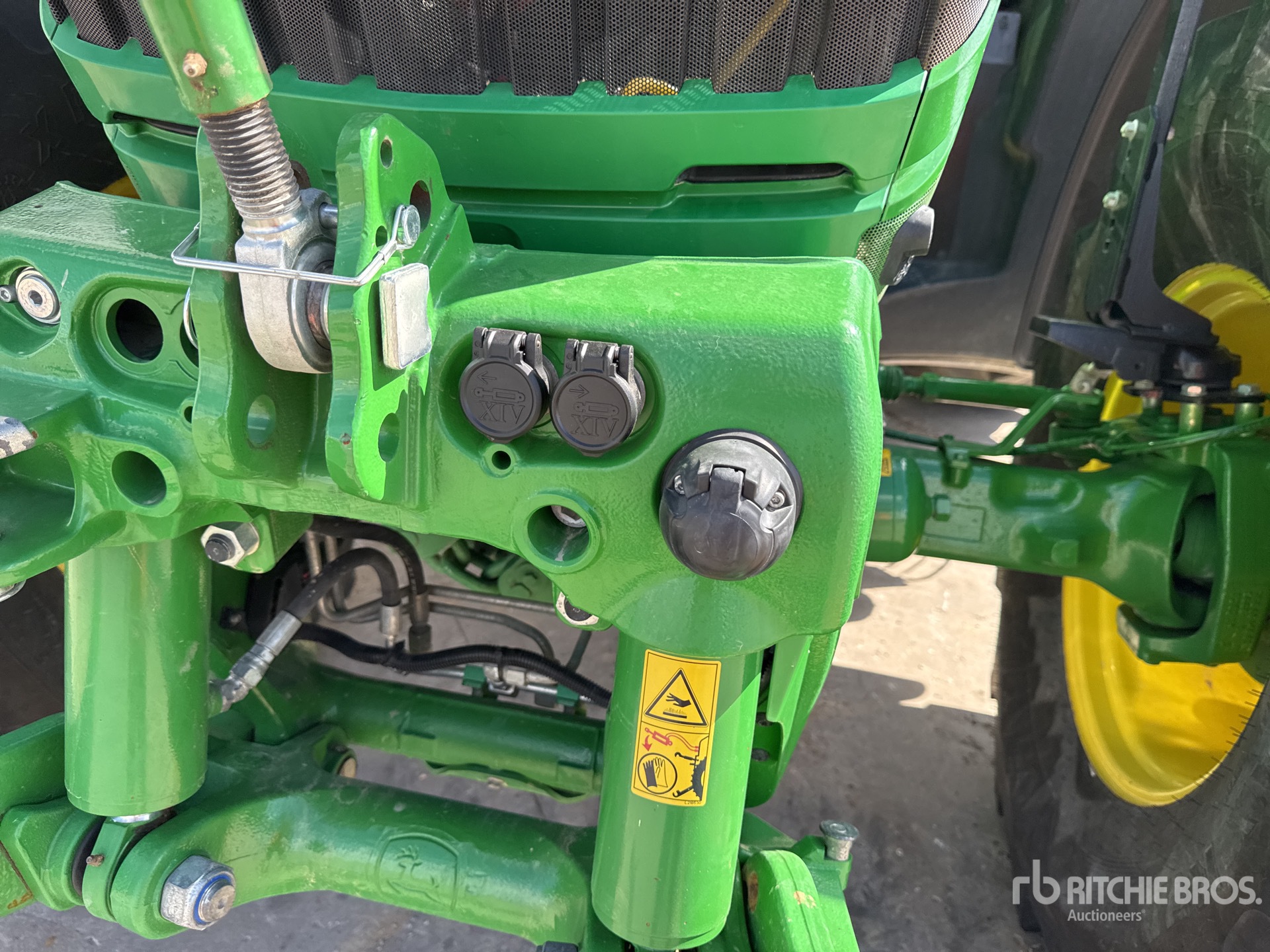 2019 John Deere 6195R