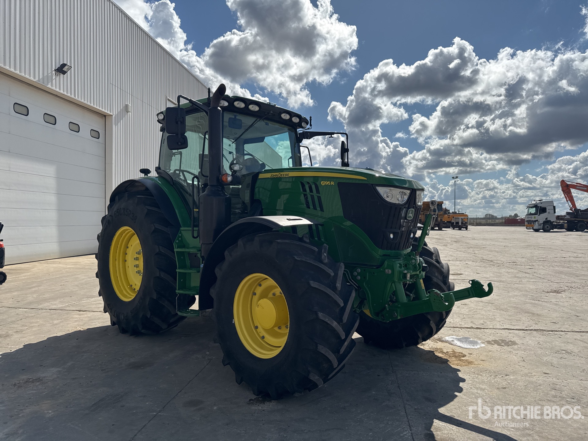 2019 John Deere 6195R