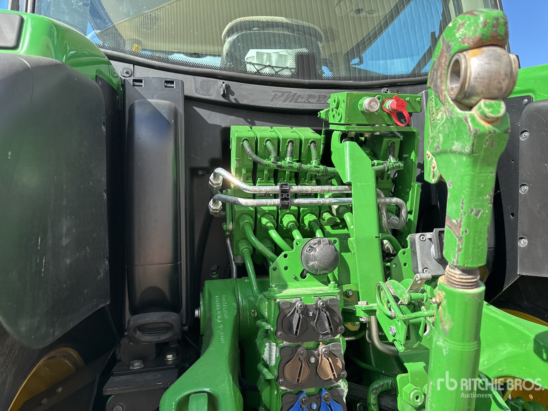 2019 John Deere 6195R