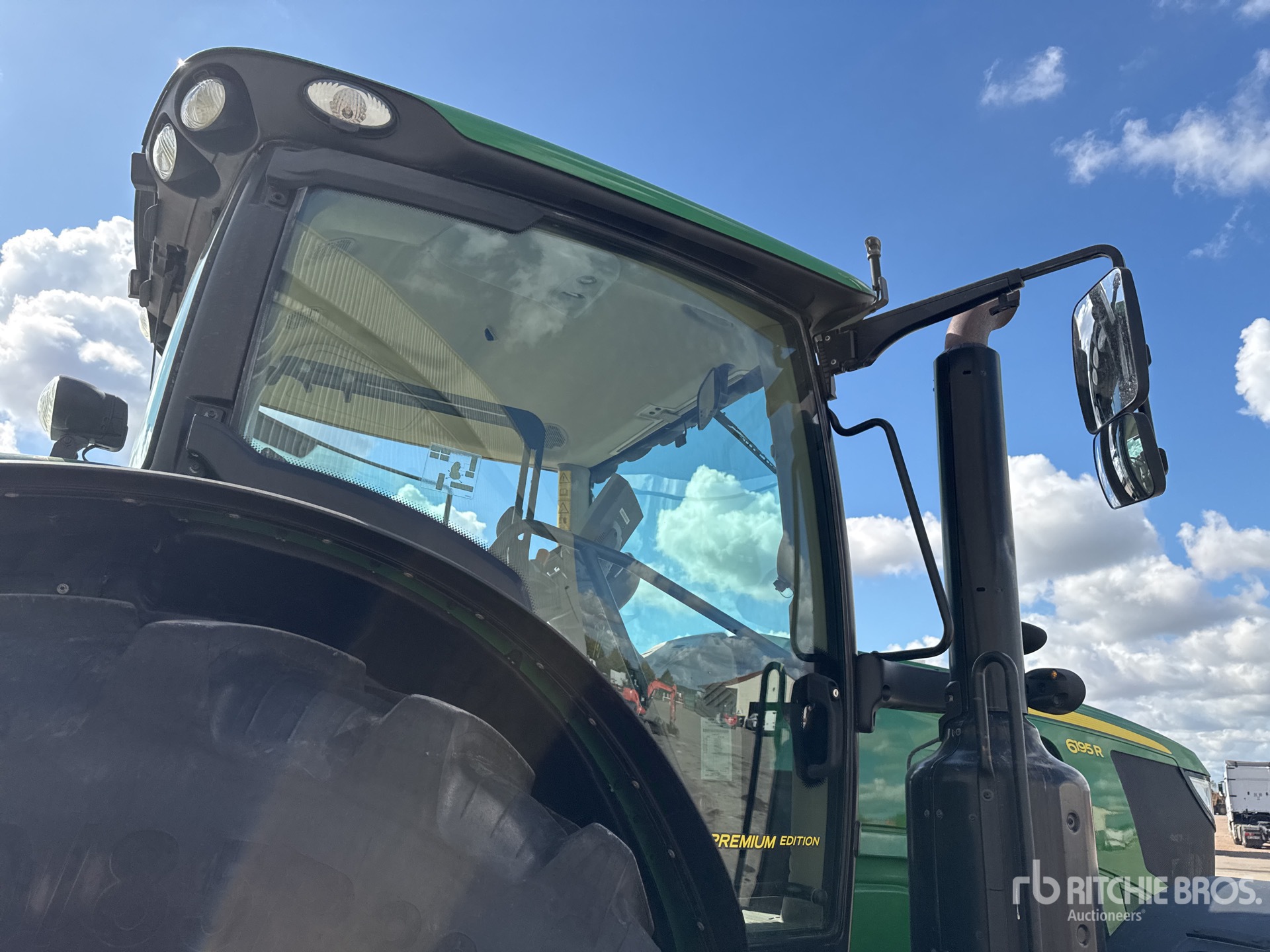 2019 John Deere 6195R