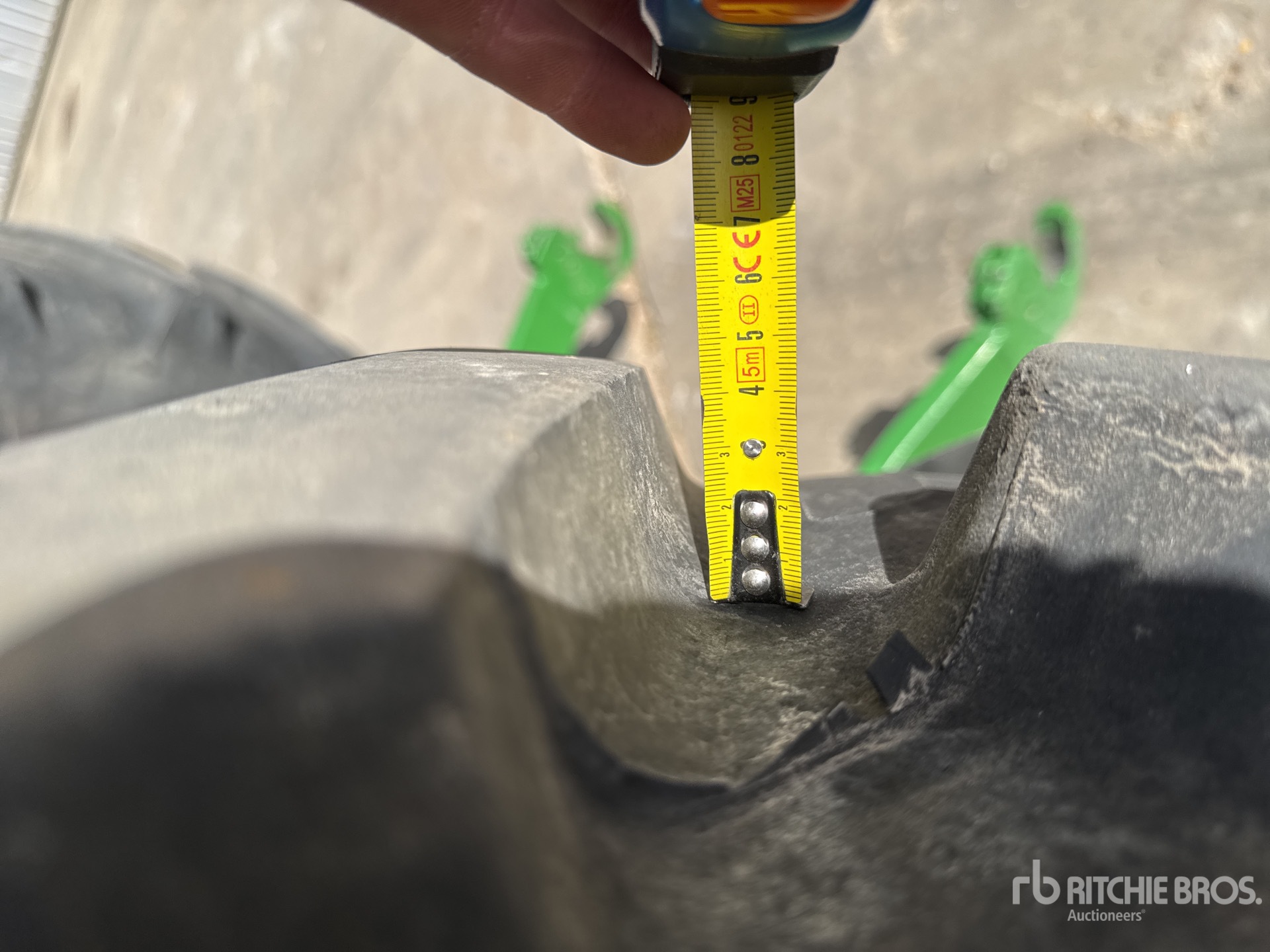 2019 John Deere 6195R