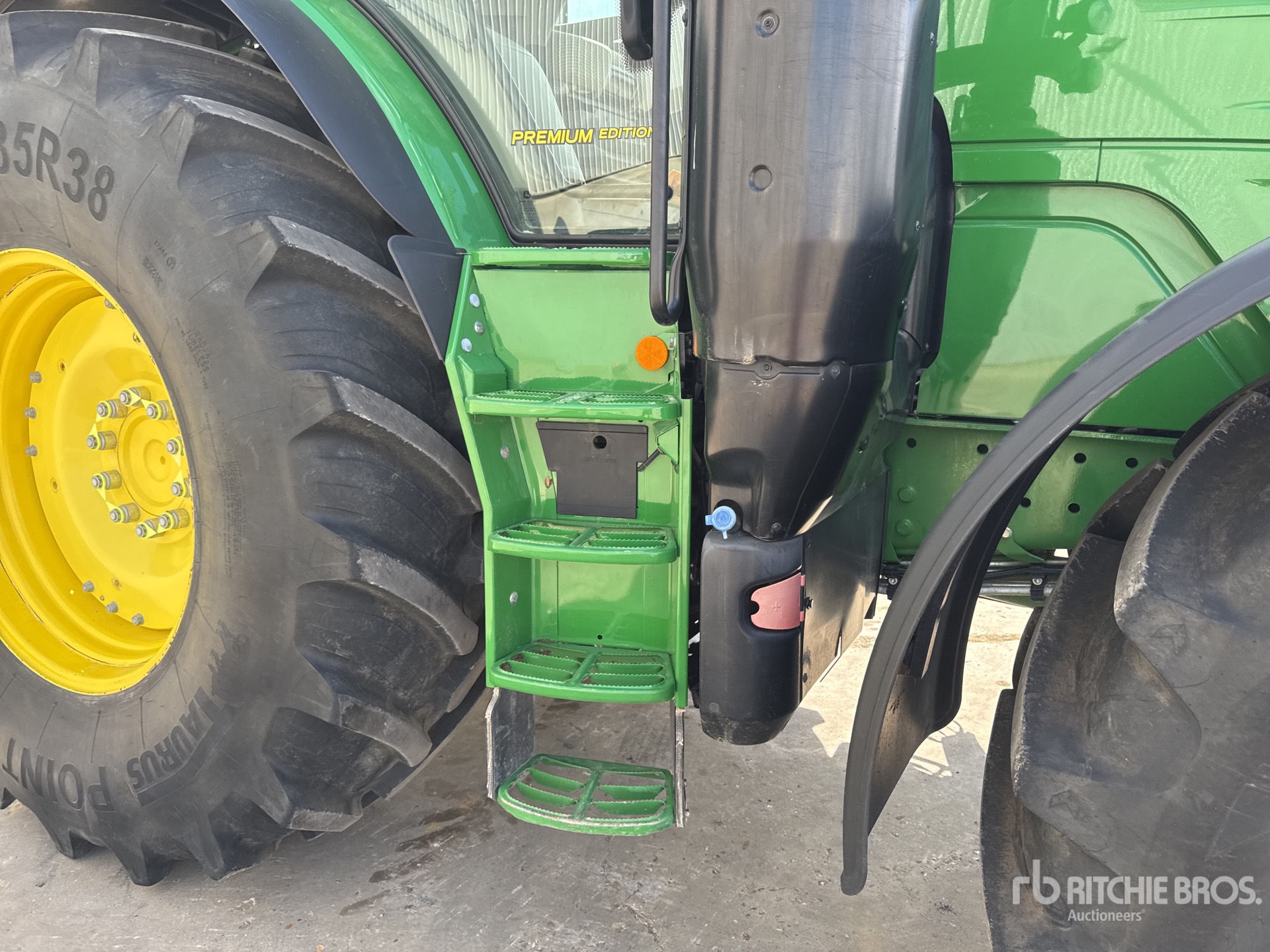 2019 John Deere 6195R
