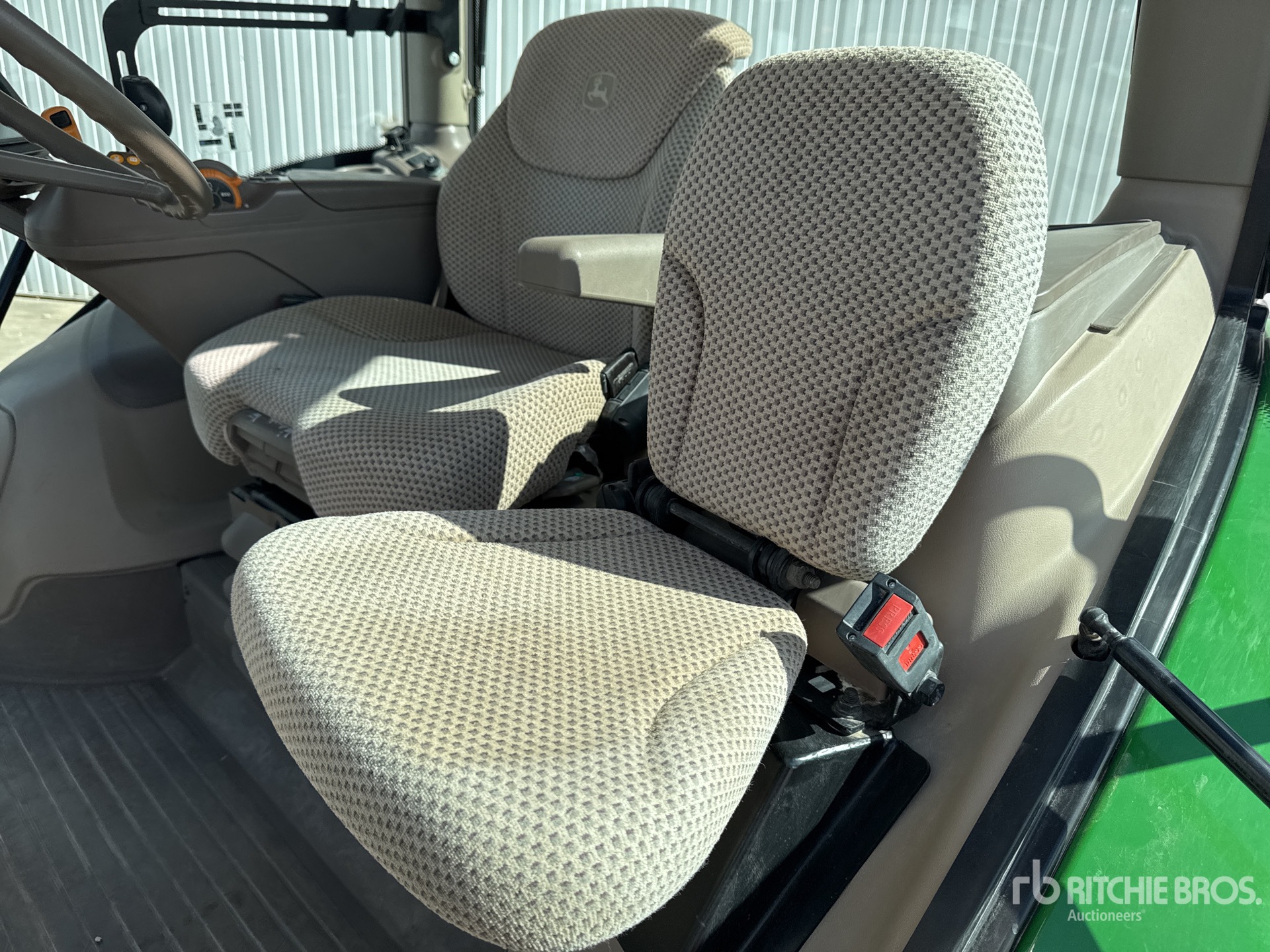 2019 John Deere 6195R