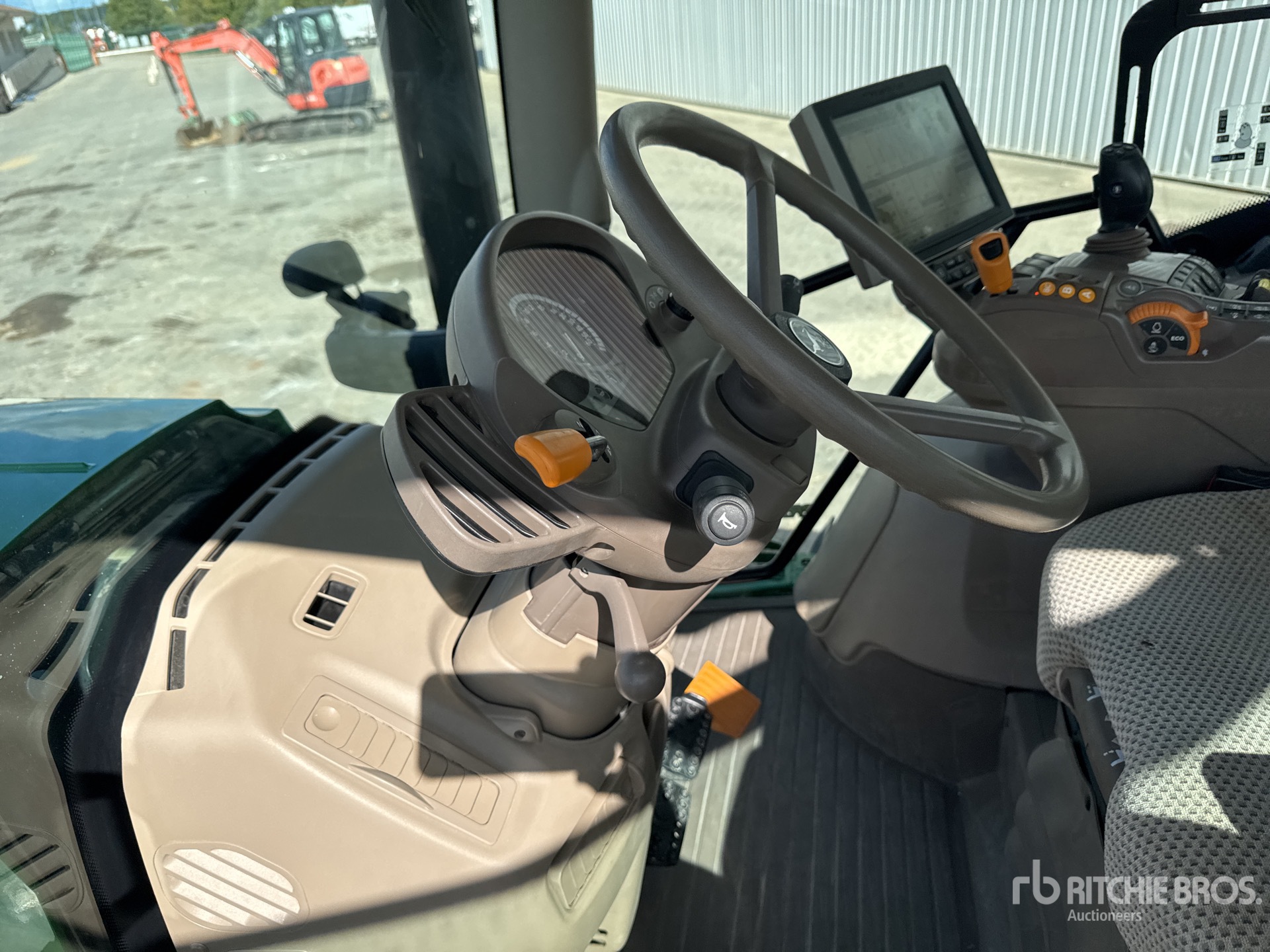2019 John Deere 6195R
