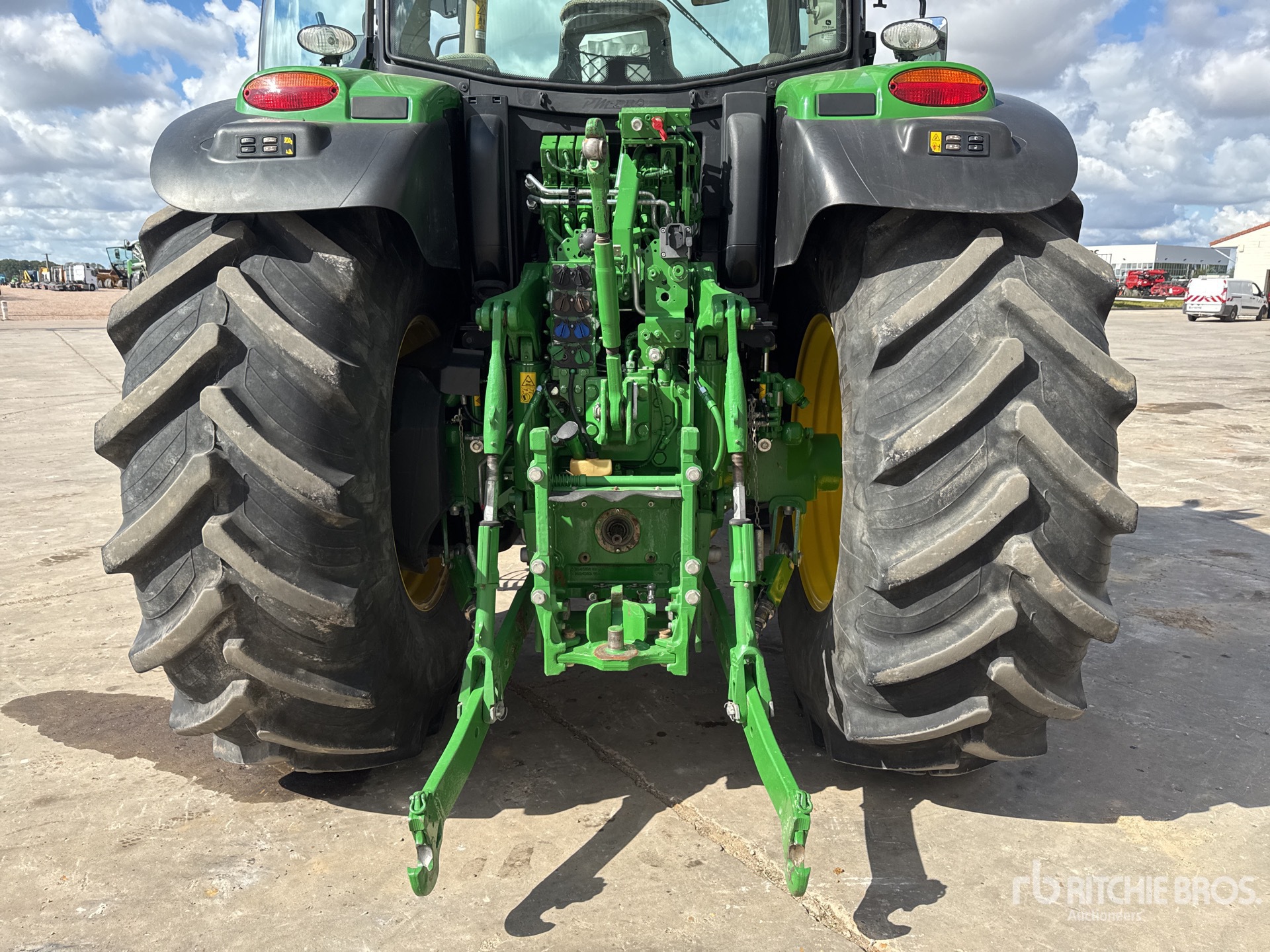 2019 John Deere 6195R