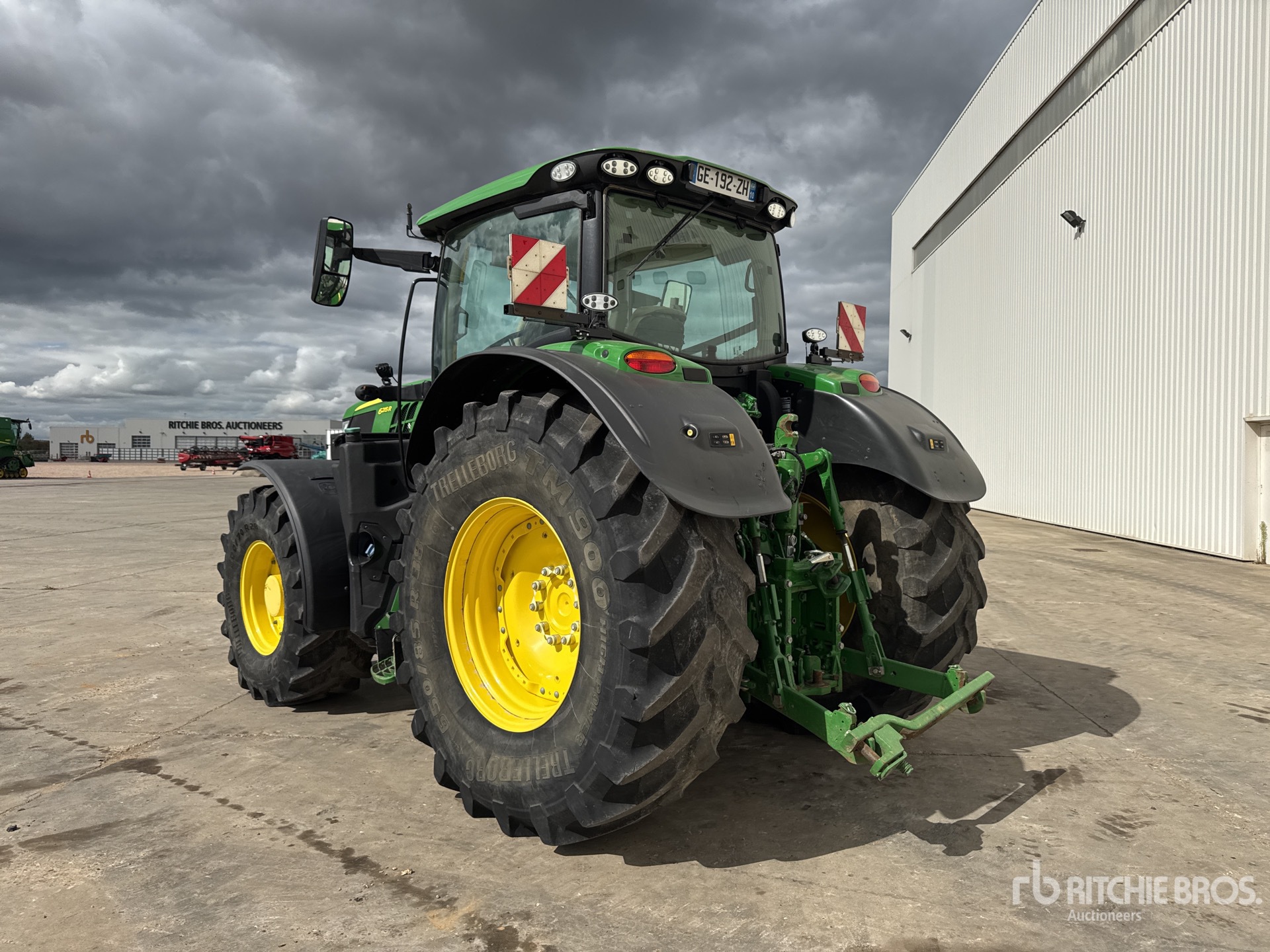 2022 John Deere 6215R