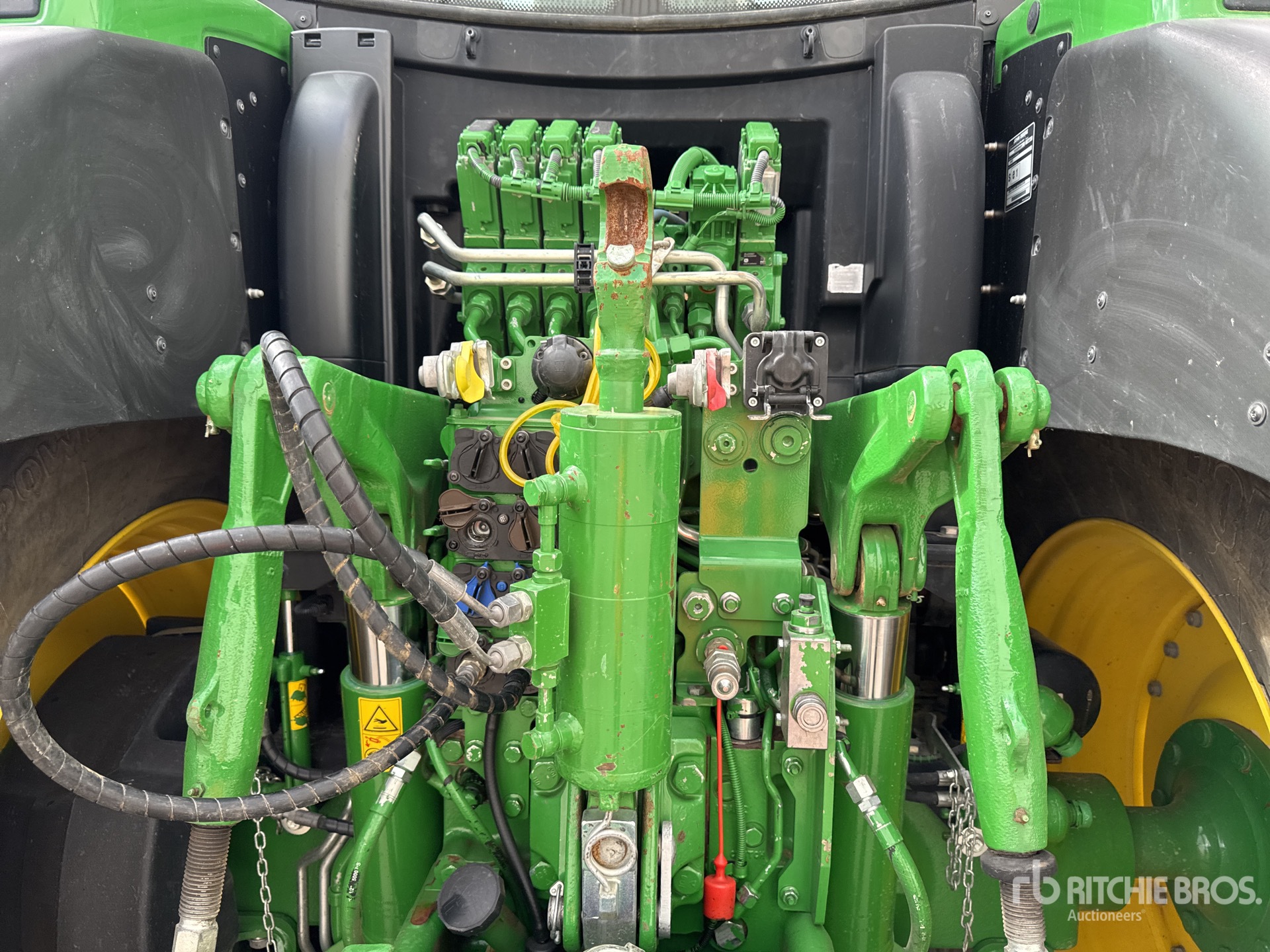 2022 John Deere 6215R