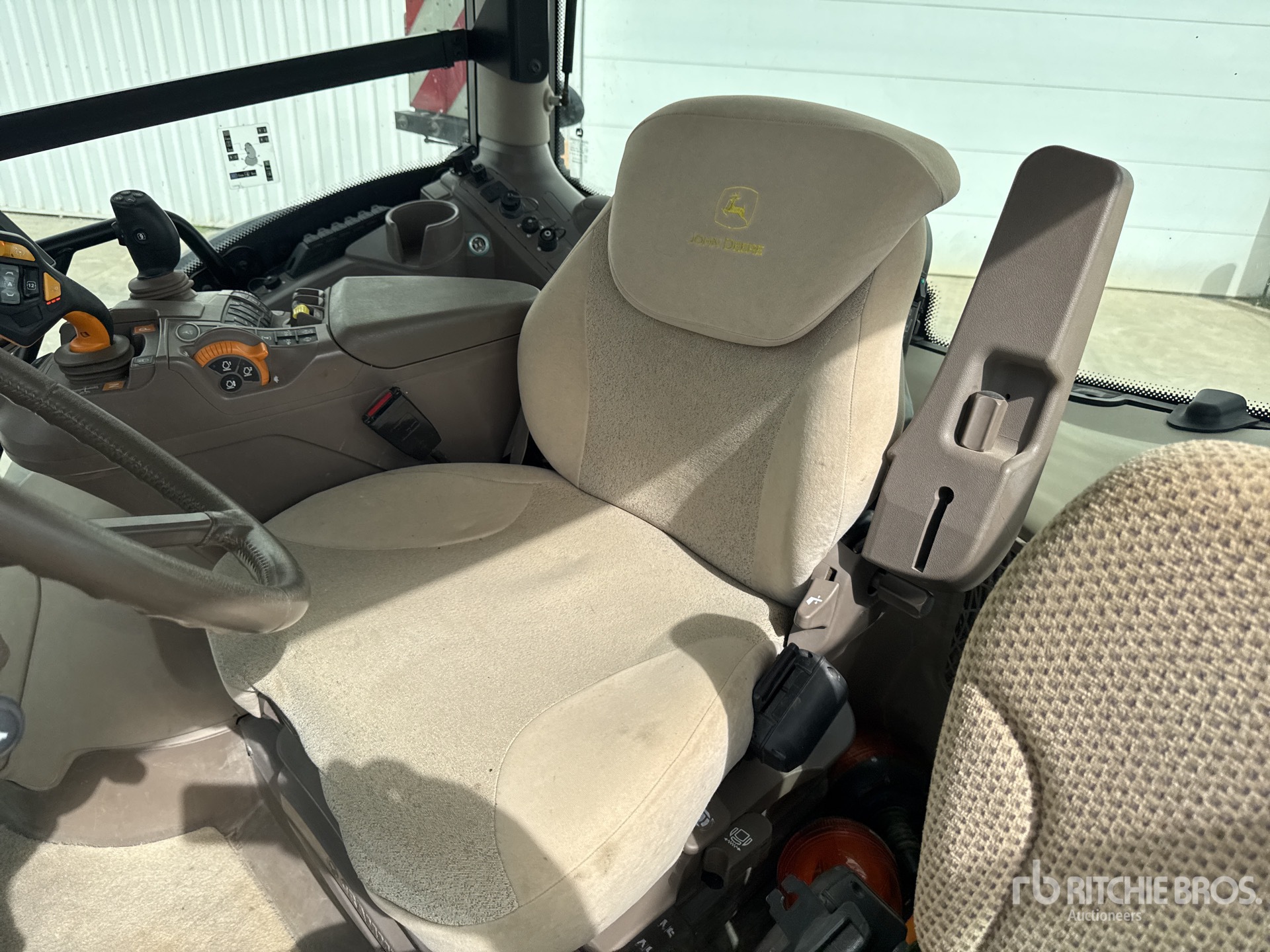 2022 John Deere 6215R
