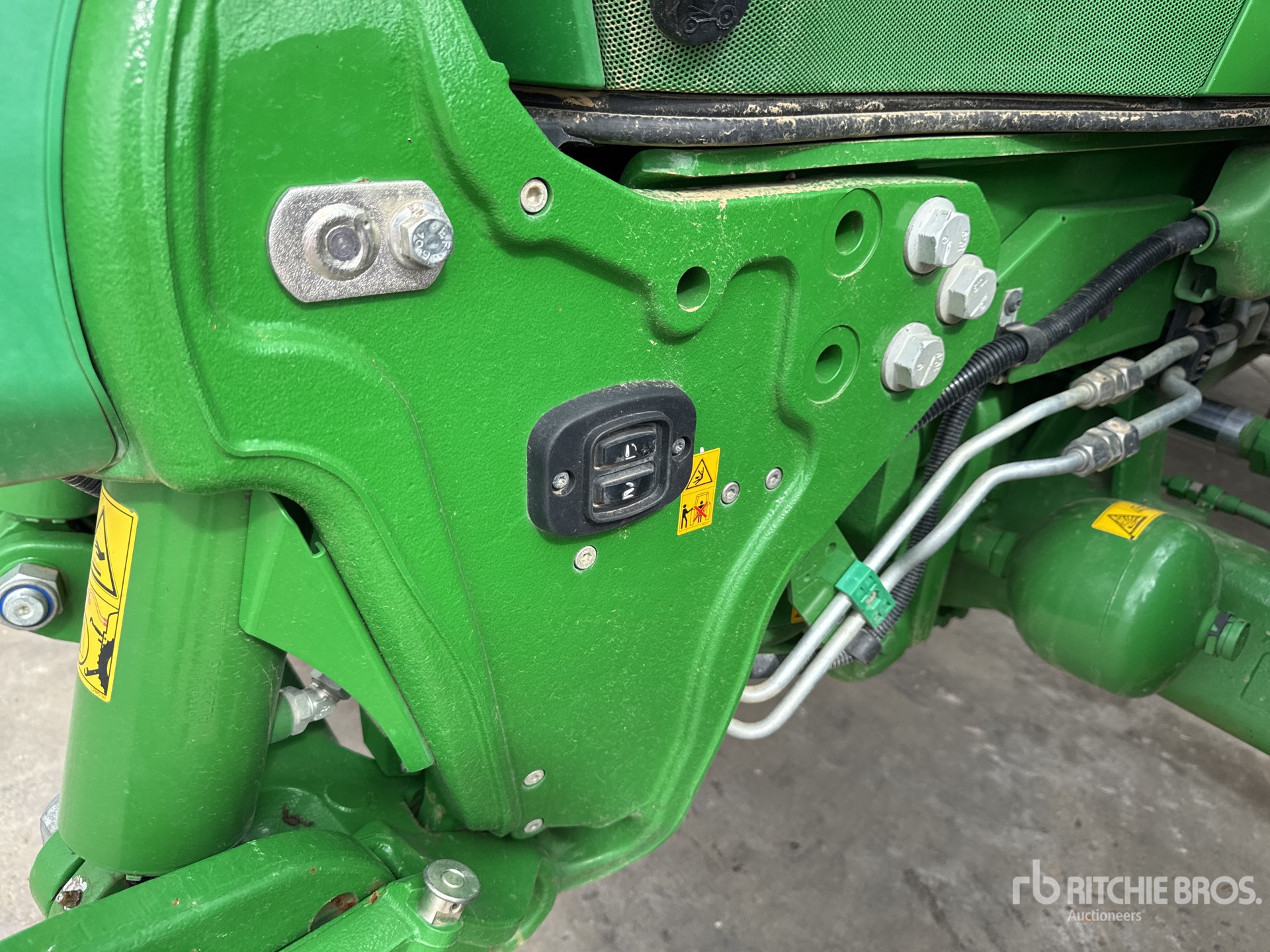 2022 John Deere 6215R