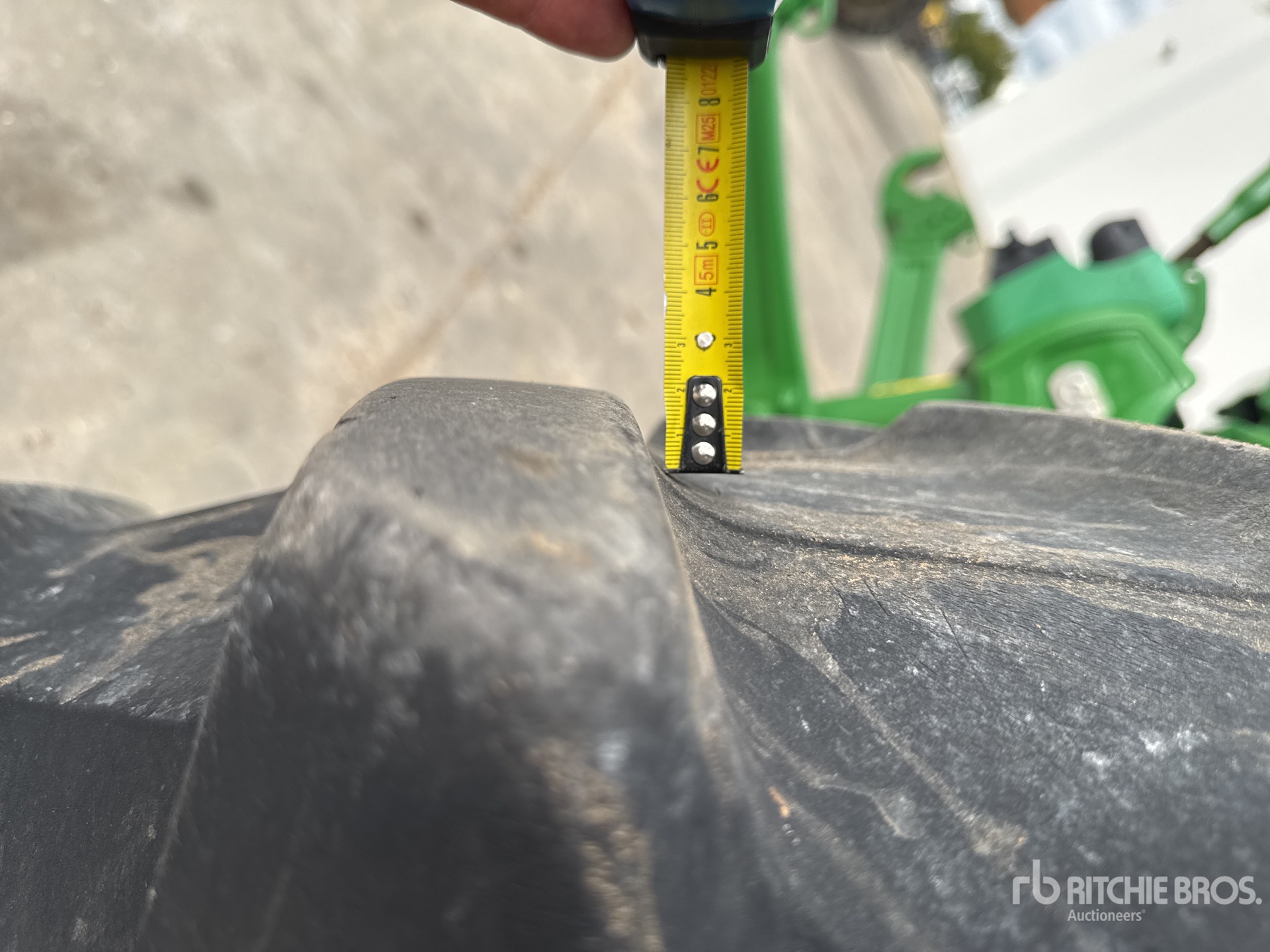2022 John Deere 6215R