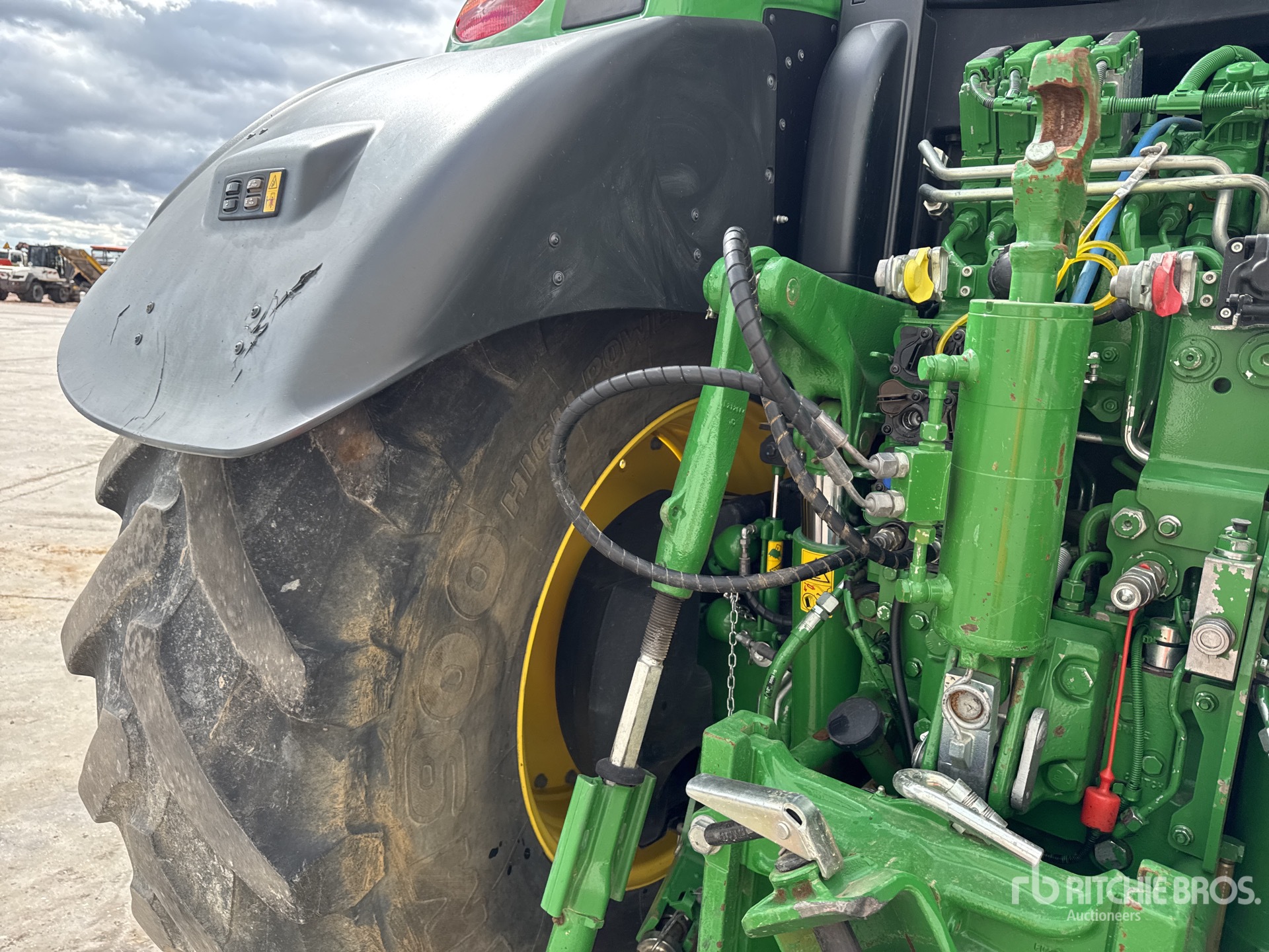 2022 John Deere 6215R