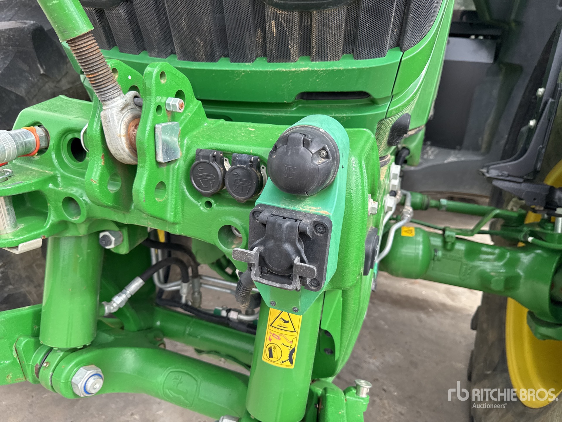 2022 John Deere 6215R