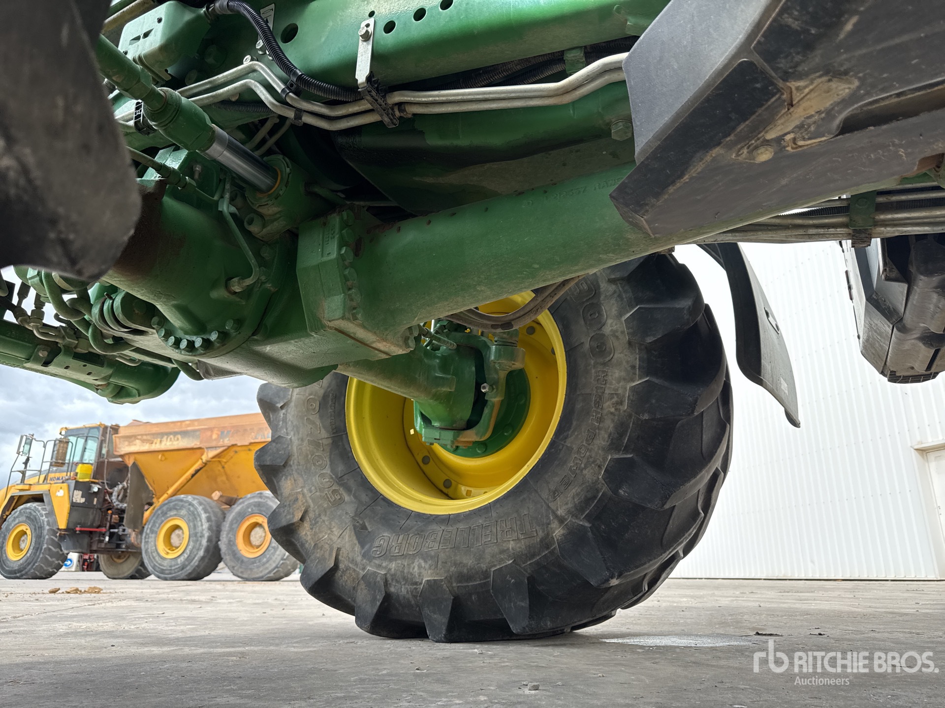 2022 John Deere 6215R