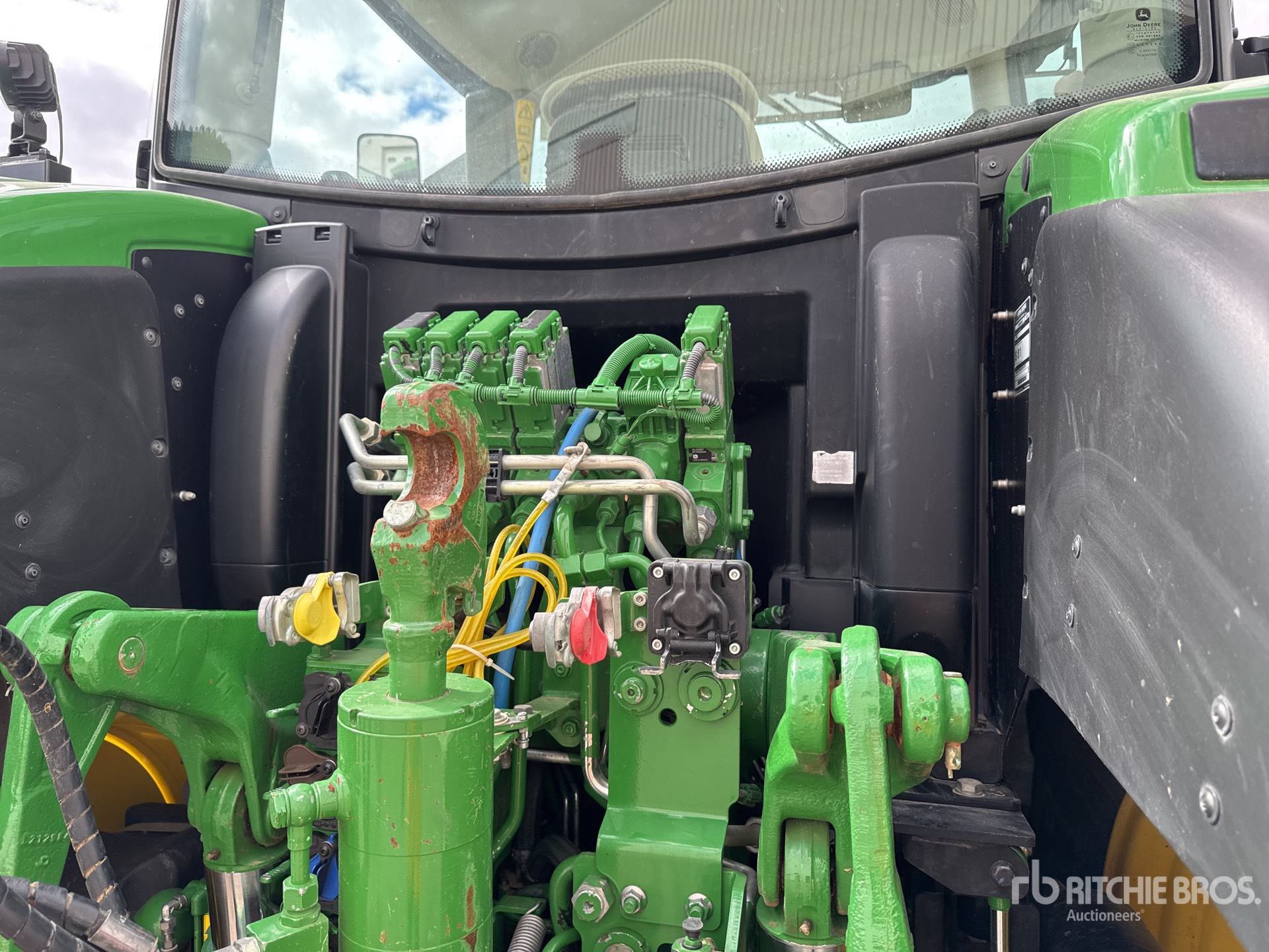2022 John Deere 6215R