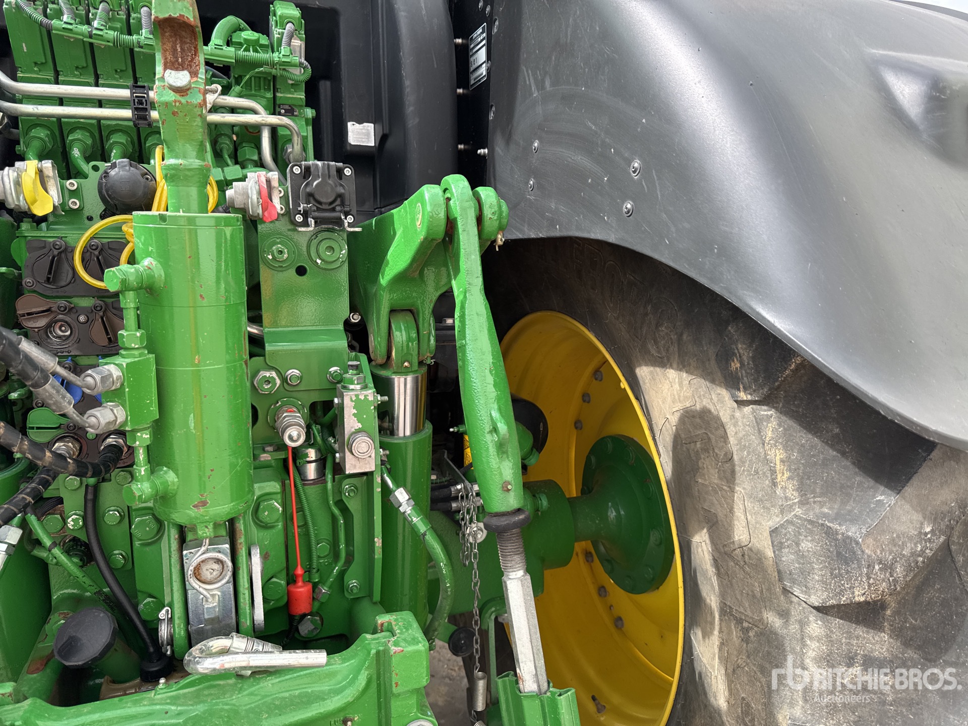 2022 John Deere 6215R
