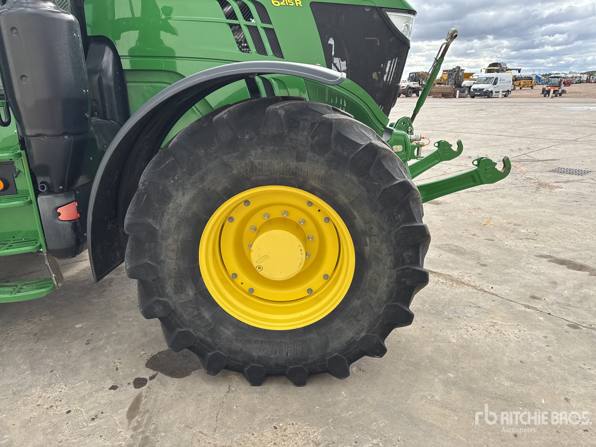 2022 John Deere 6215R