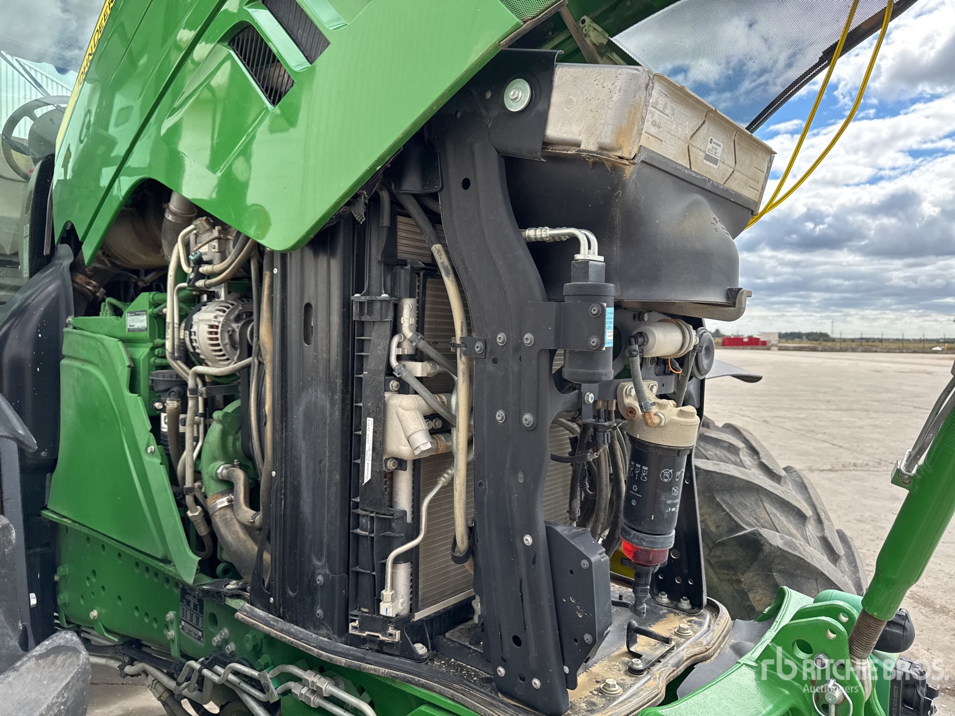 2022 John Deere 6215R