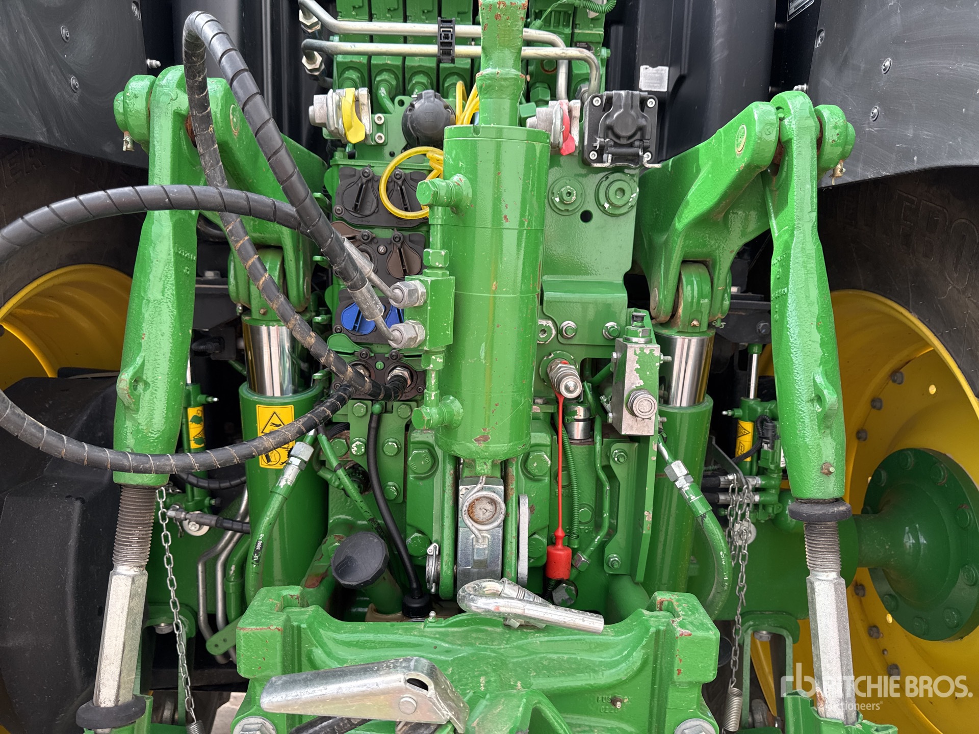 2022 John Deere 6215R