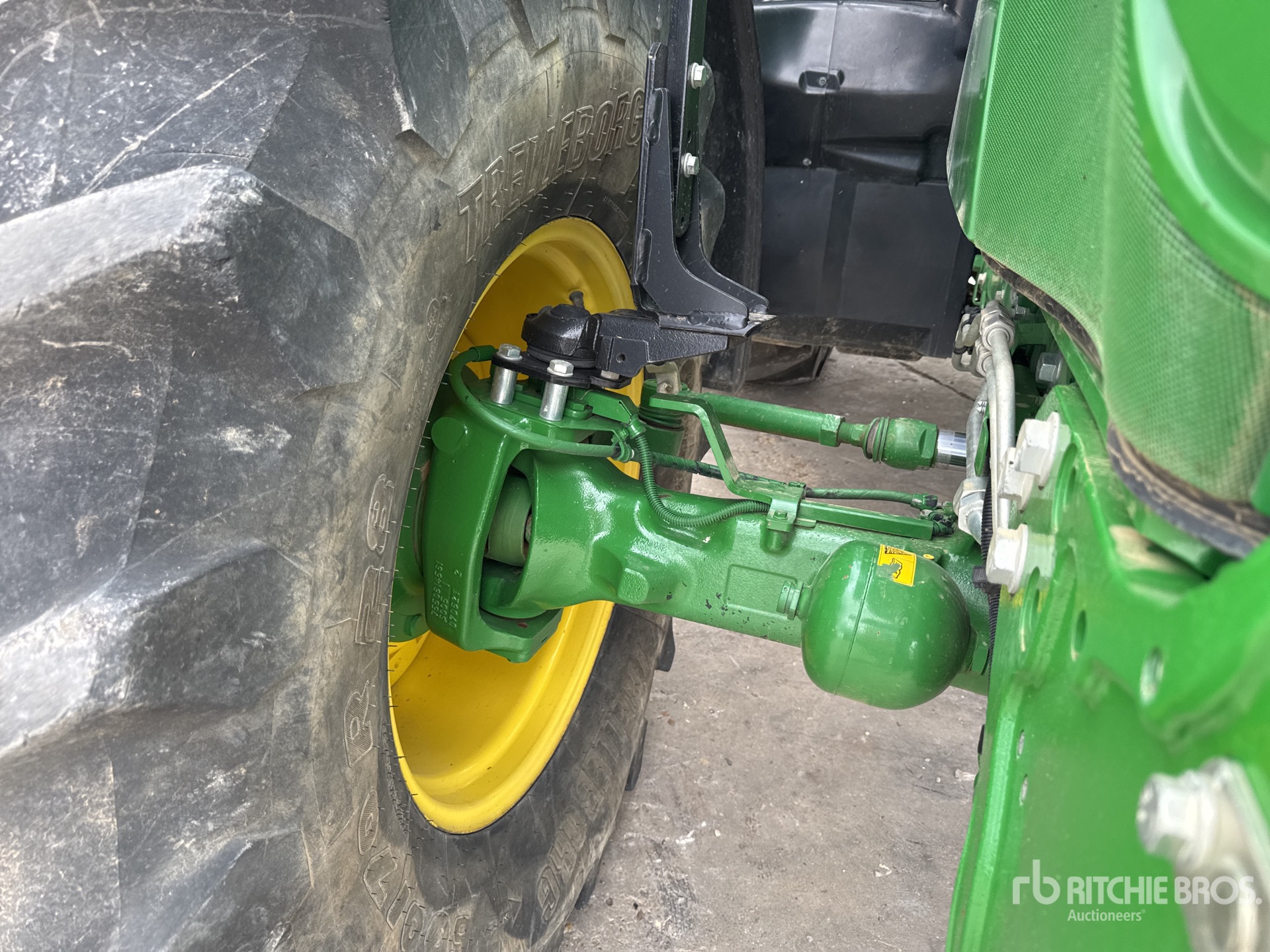 2022 John Deere 6215R