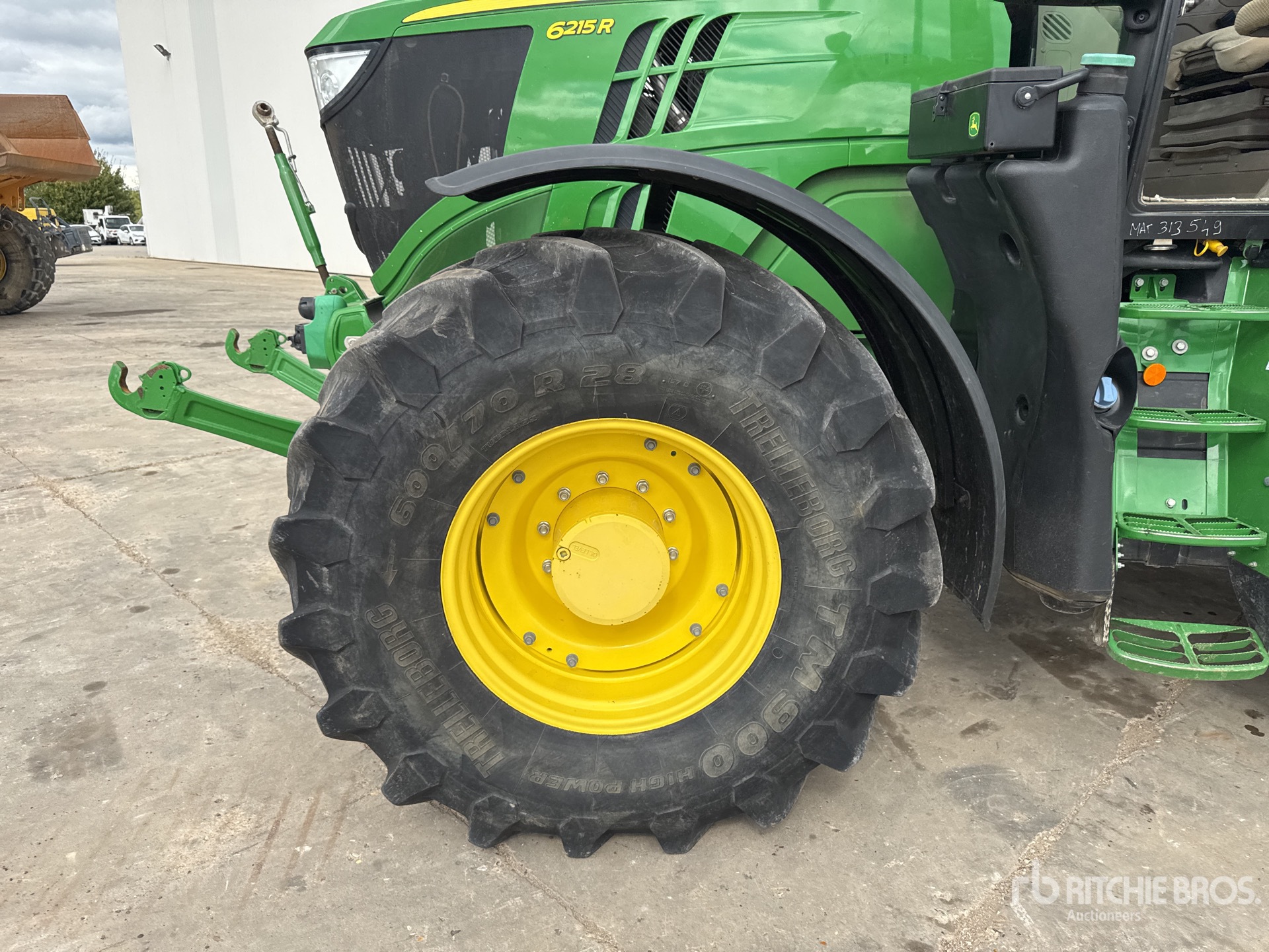 2022 John Deere 6215R