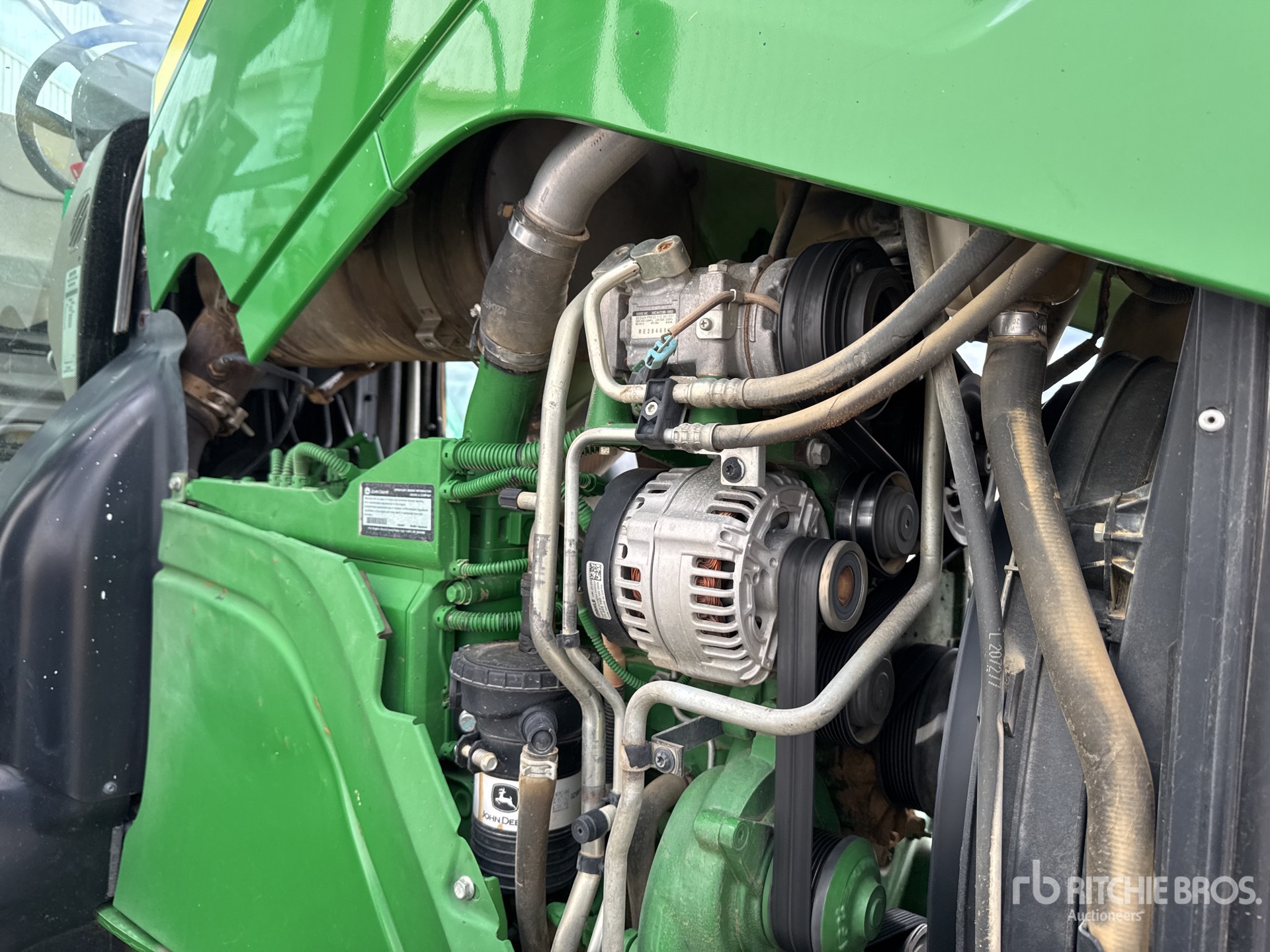 2022 John Deere 6215R