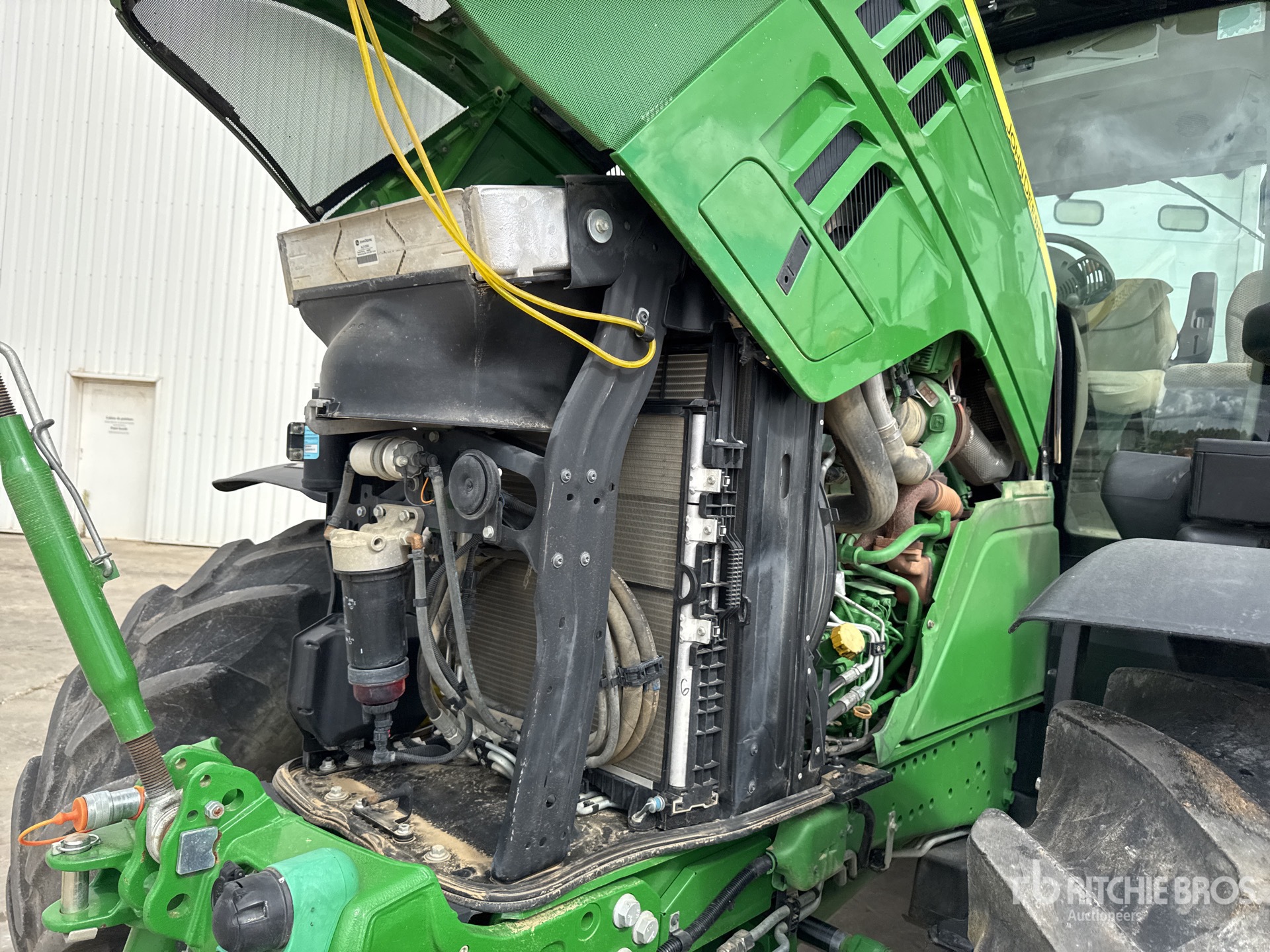 2022 John Deere 6215R