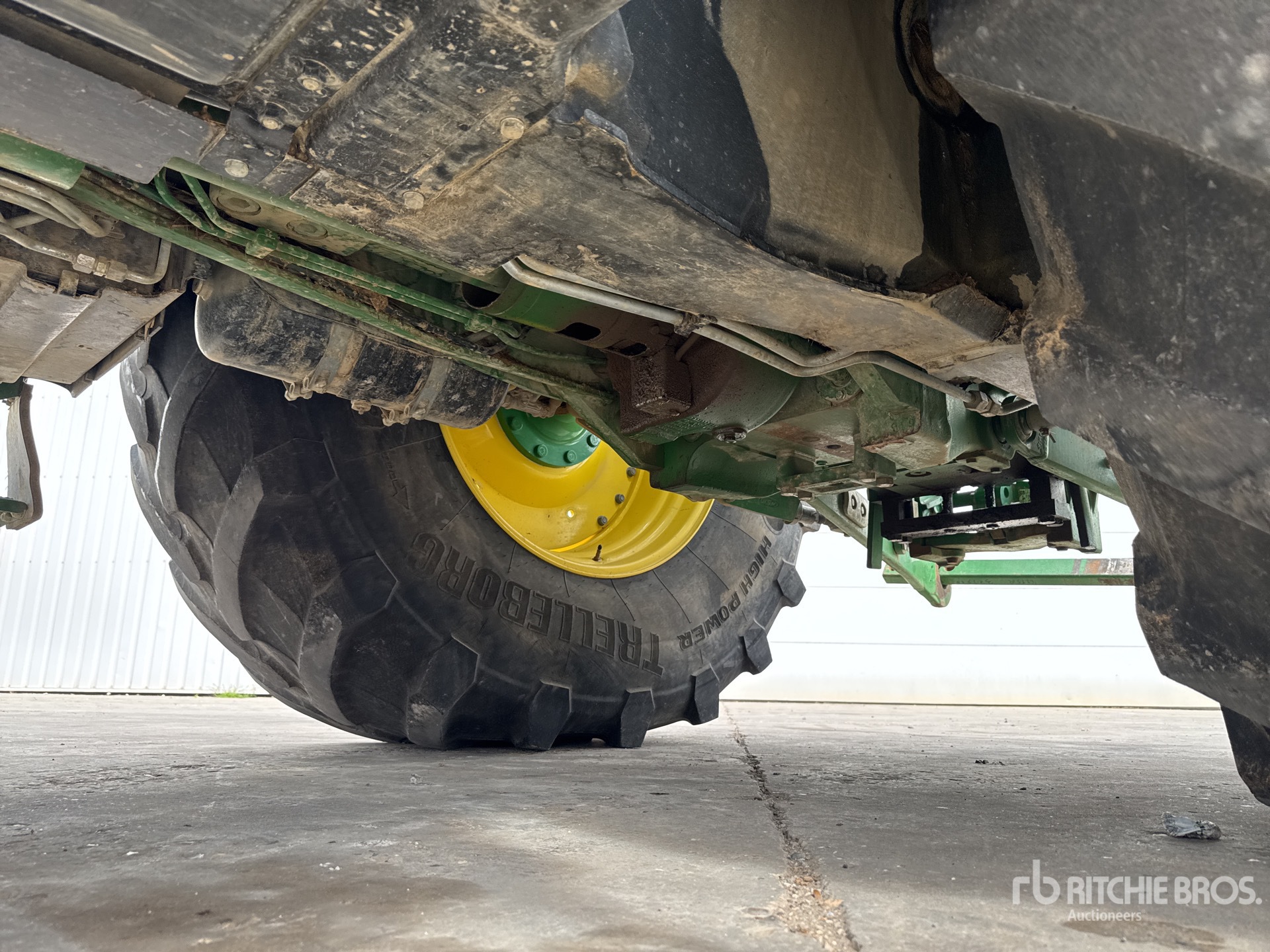 2022 John Deere 6215R