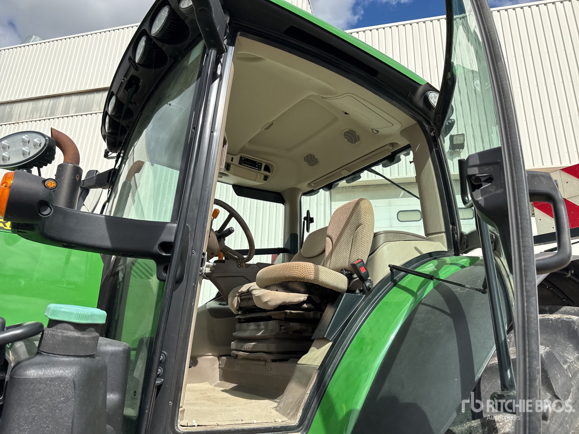 2022 John Deere 6215R
