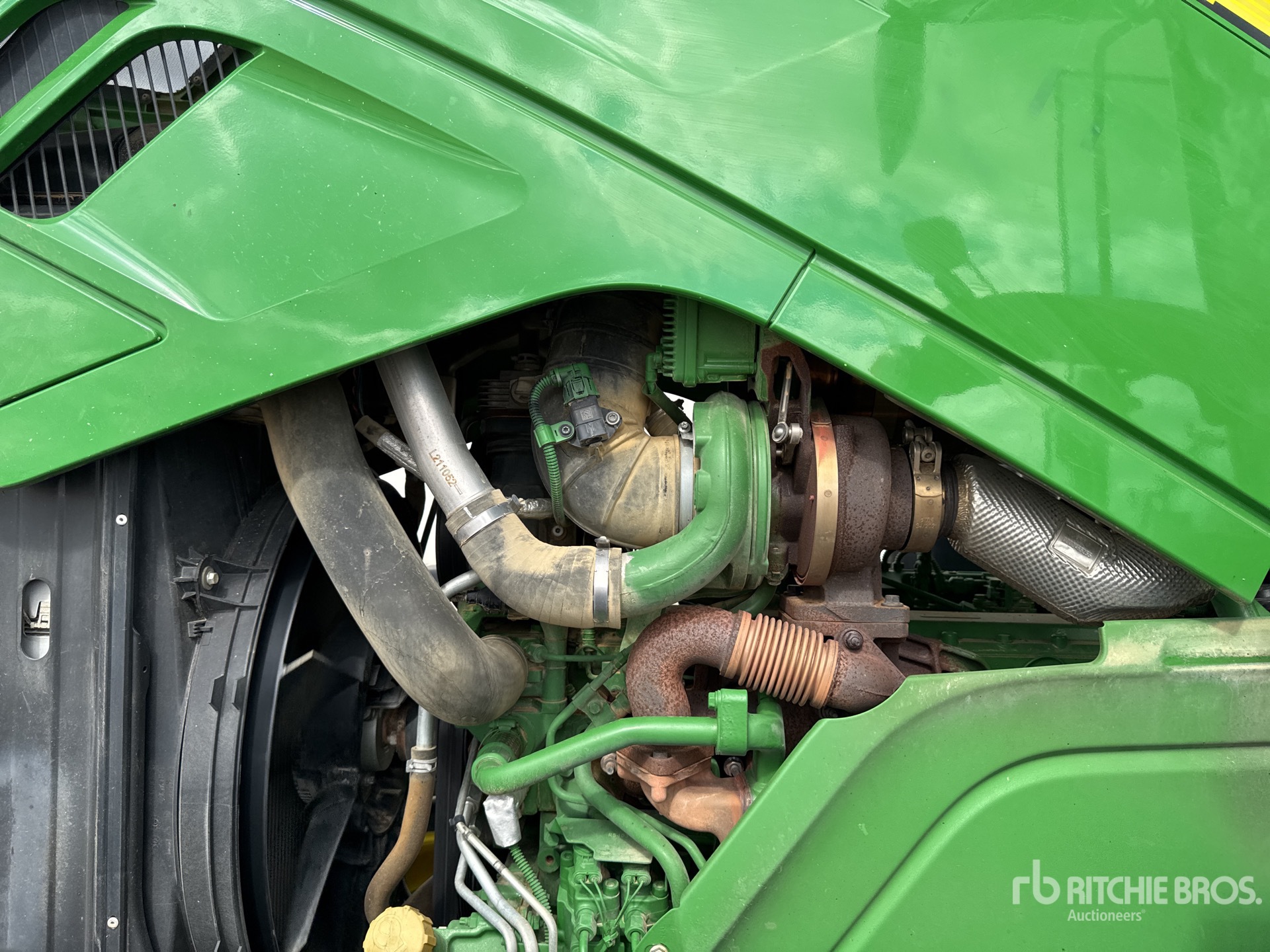 2022 John Deere 6215R